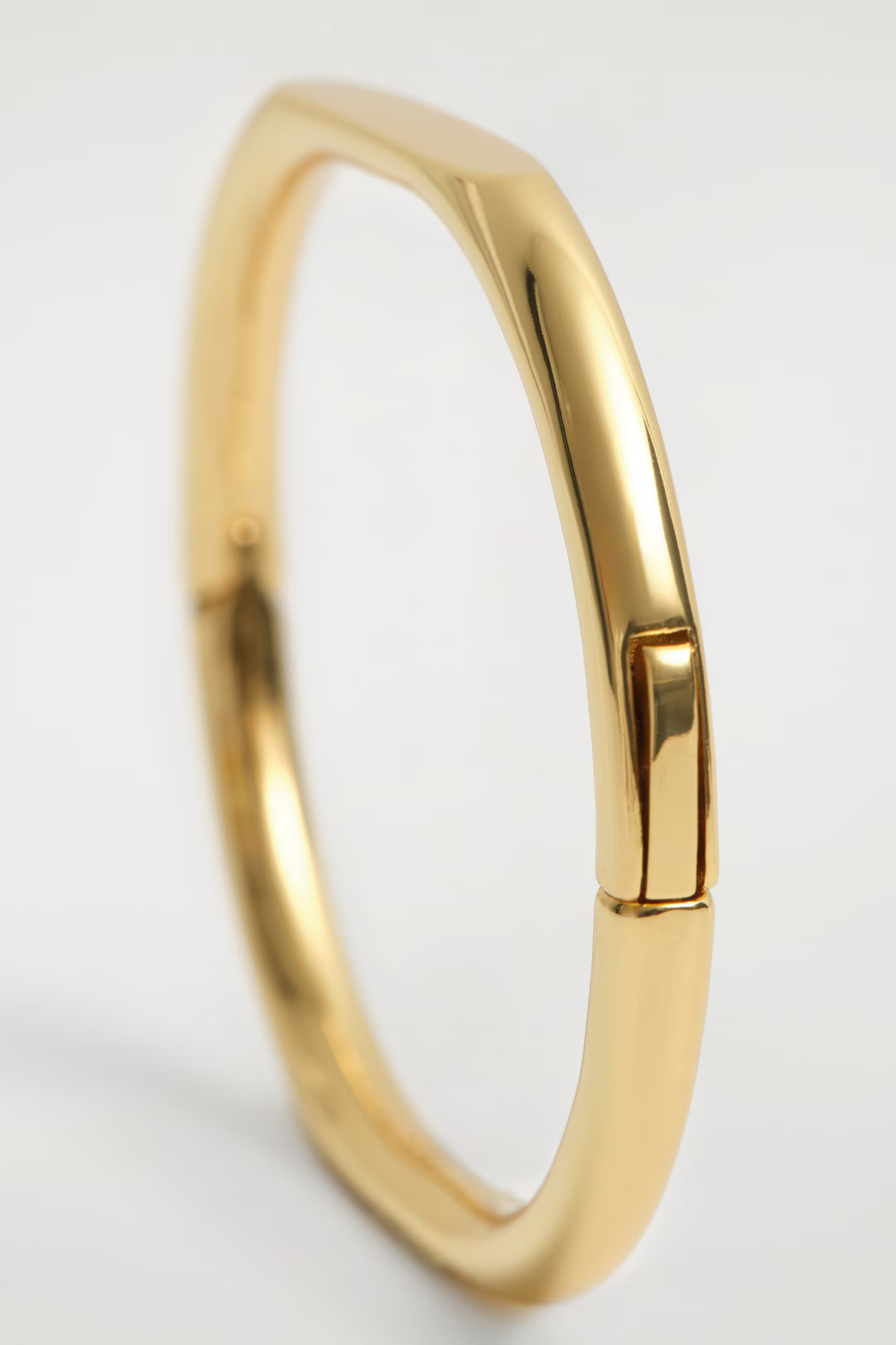 SCULPTED BANGLE - GOLD | COS | COS UK