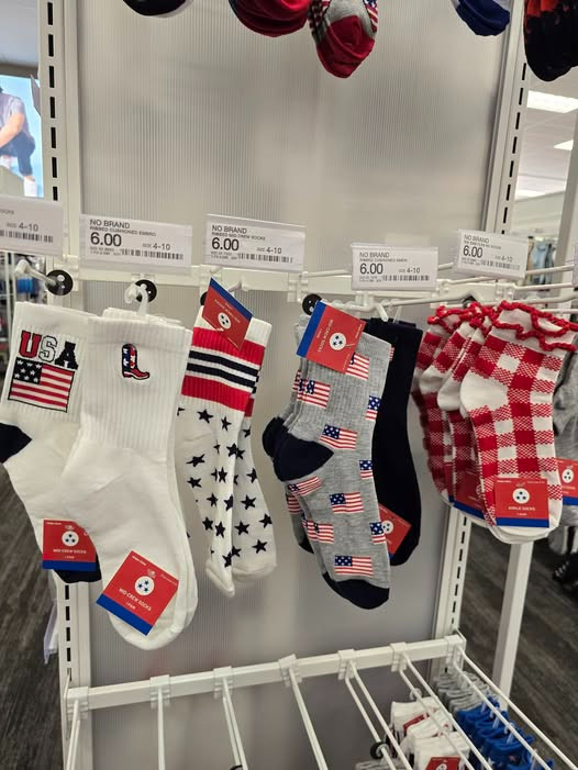 Target always gets me with the seasonal finds 😍🇺🇸❤️💙

These patriotic socks are SO cute for summer & only $6 🎯🙌

#targetfinds #targetstyle #fourthofjuly #memorialday #patrioticdecor #target #summerfinds #ltkstyle #americanstyle 

 