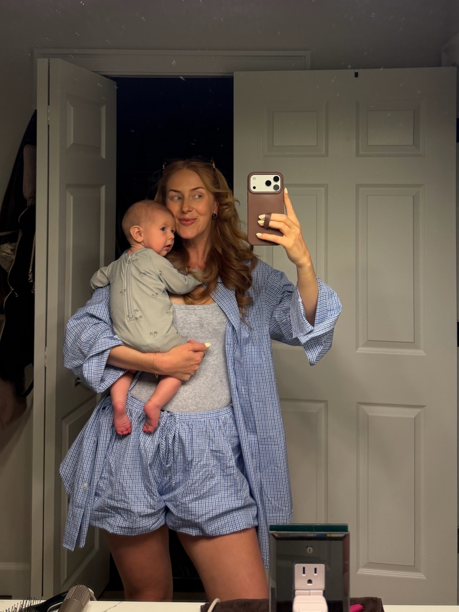 Current uniform 🤍 a good button up and matching set will carry you through postpartum 🙂‍↕️