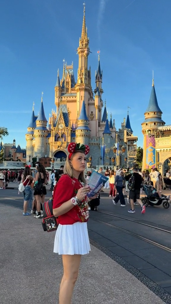 A few holiday Disney outfits! 

Animal Kingdom-
Pants: Size M, they ran tight 
Shirt: Size S

Epcot-
Dress: Size S
Cardigan: Size M

Hollywood Studios-
Shirt: Size L
Skirt: Size S

Magic Kingdom-
Shirt: Size L
Skirt: Size S


#LTKHoliday #LTKSeasonal #LTKTravel