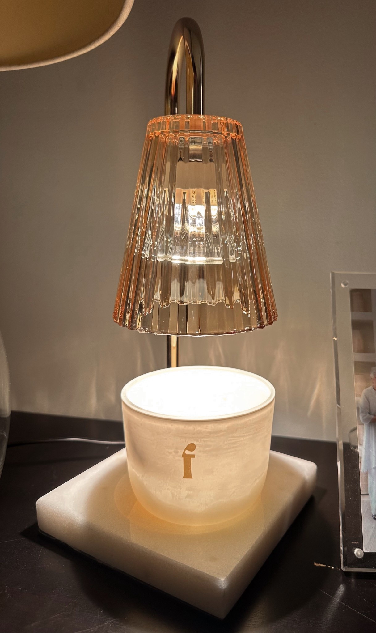 My candle warmer has been the best purchase of the season! What a great holiday gift too #candles #candlewarmer #giftideas #homedecor