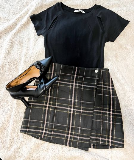 TREND ALERT

plaid is hott this winter season! #ad
paired it with a vegan leather shacket to complete the look!
everything found at #walmartfashion 

holiday winter looks:
black bodysuit 
flannel faux wrap skirt 
pleather shacket 
knotted pointed toe pump
all @walmartfashion 
#walmartpartner 


#LTKcurves #LTKunder50 #LTKstyletip