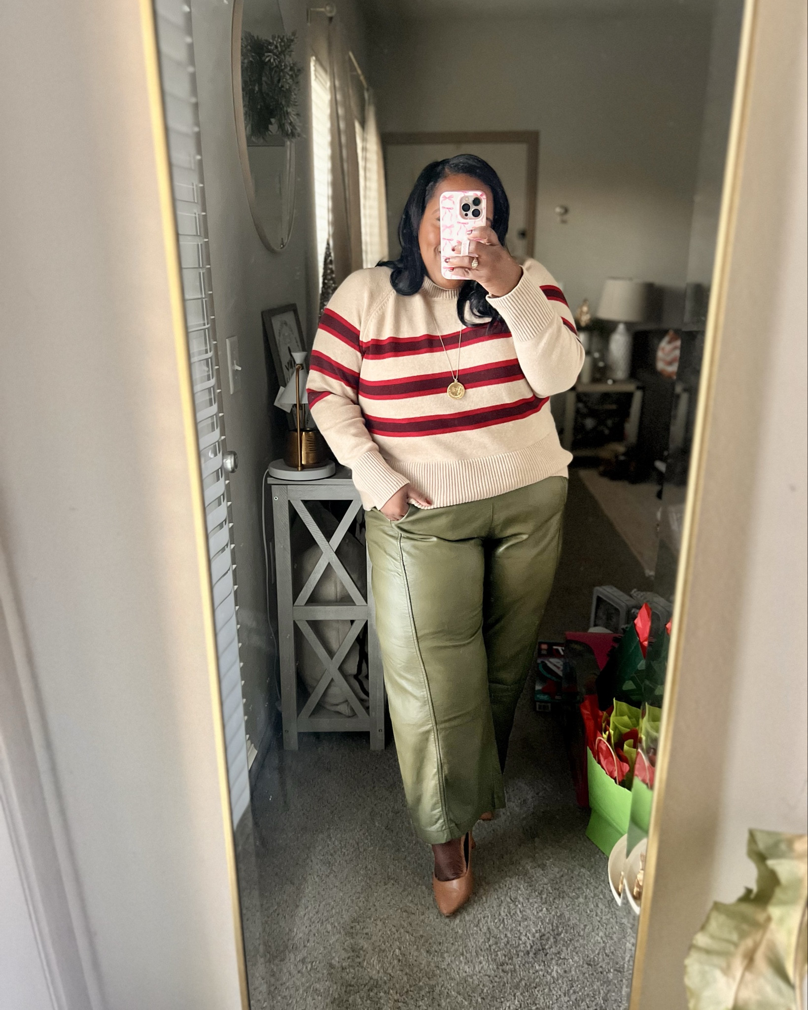 I need these faux leather barrel pants from antho in every color! 

#LTKStyleTip #LTKHoliday #LTKSaleAlert