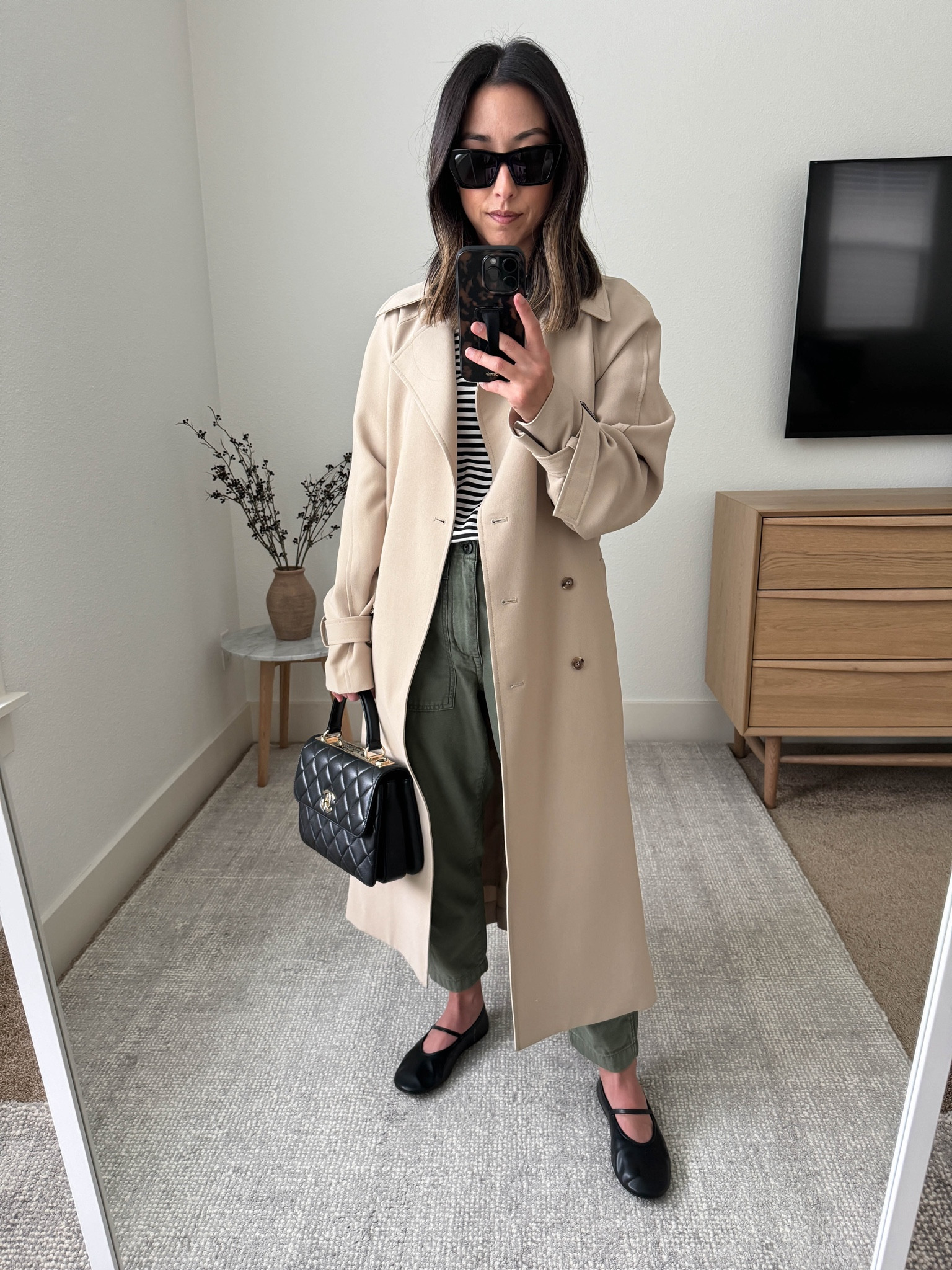Capsule wardrobe outfit ideas. 

Oak + Fort trench xxs
Everlane tee medium 
Madewell pants petite xxs (old)
Jeffrey Campbell flats 5.5 
Chanel trendy cc small
YSL sunglasses 

#LTKSeasonal #LTKitbag #LTKshoecrush
