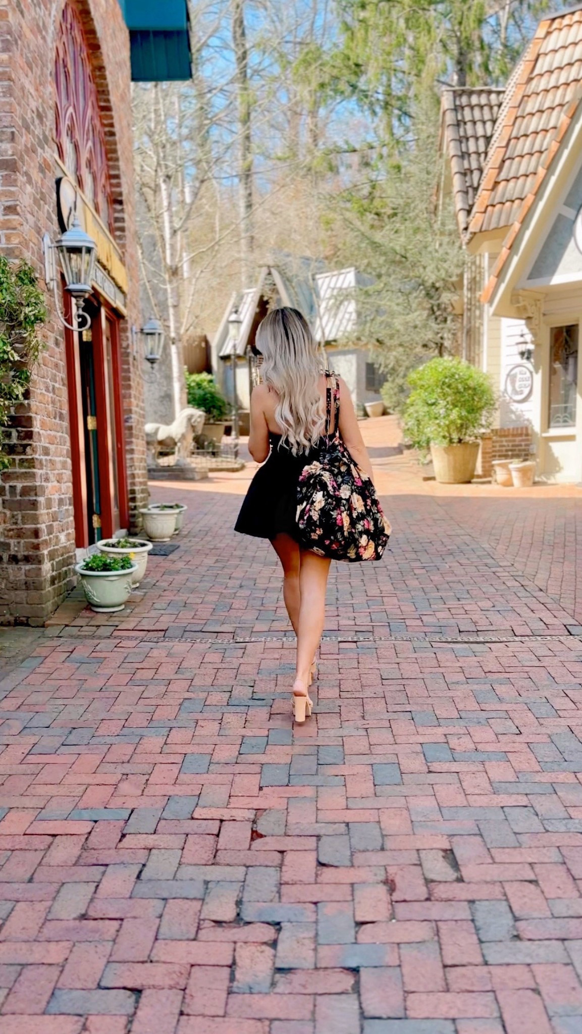 The perfect little black dress and floral duffle bag for Spring 🌸🖤

#LTKSeasonal