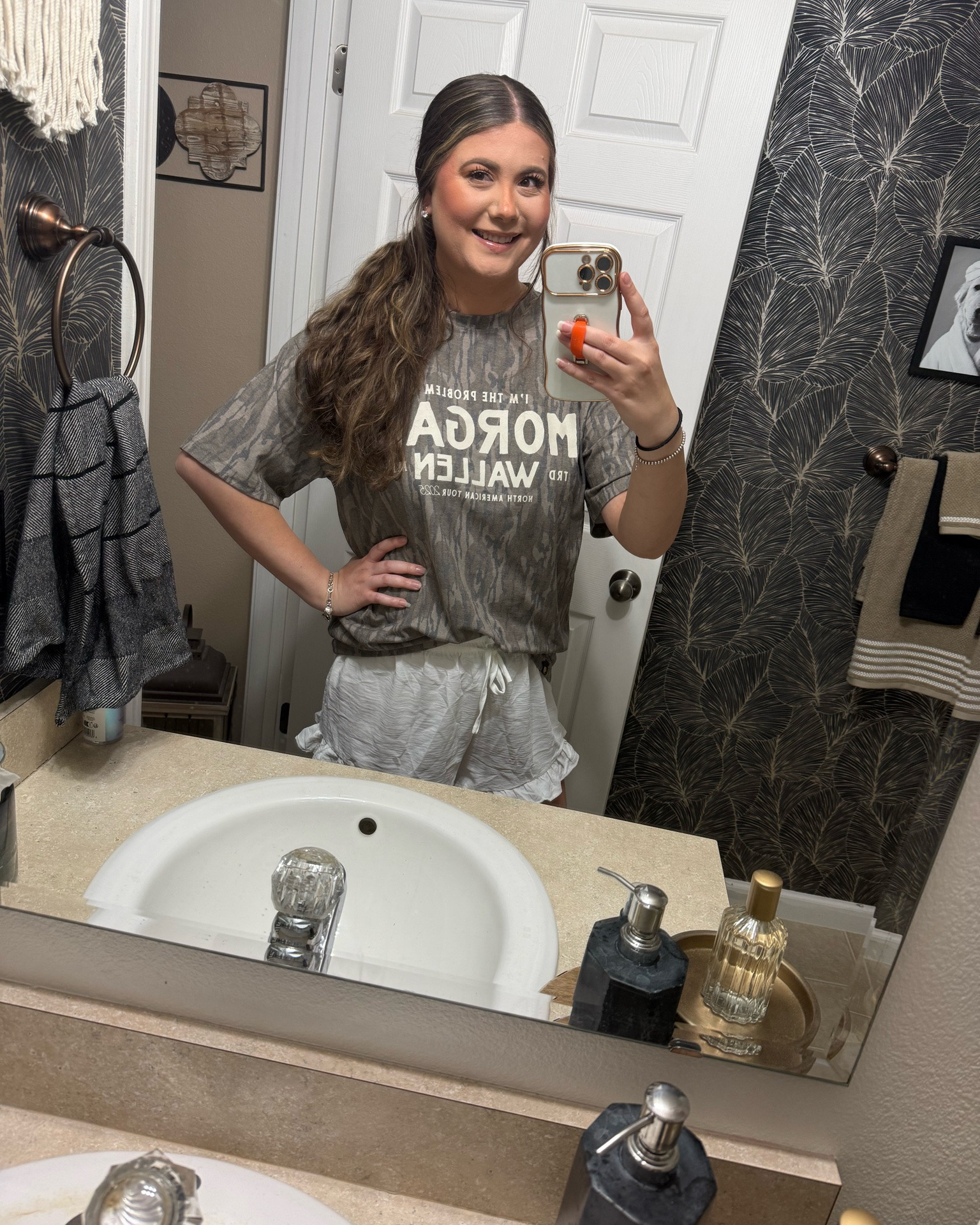 Reppin’ last years merch heading to the concert yesterday🐊🤍🎶🤠 comfy lil travel fit 🛣️


Travel outfit / travel look / comfy shorts / ruffle shorts / Morgan Wallen / Morgan Wallen concert / country music / country concert / ootd

#LTKdayinmylife #LTKootd #LTKTravel