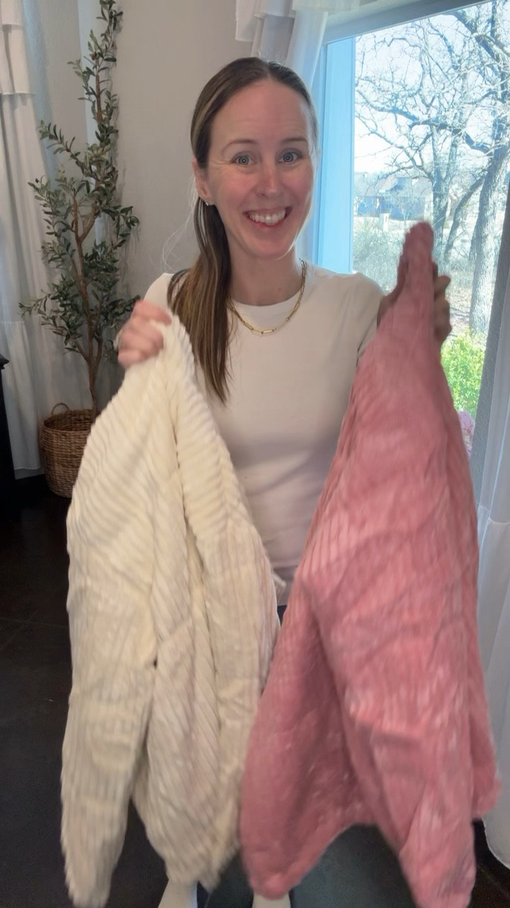Okay which one should I keep? The pink or the ivory? Corduroy is everything right now and I’m obsessed with this jacket! 

#LTKPetite #LTKStyleTip #LTKSaleAlert