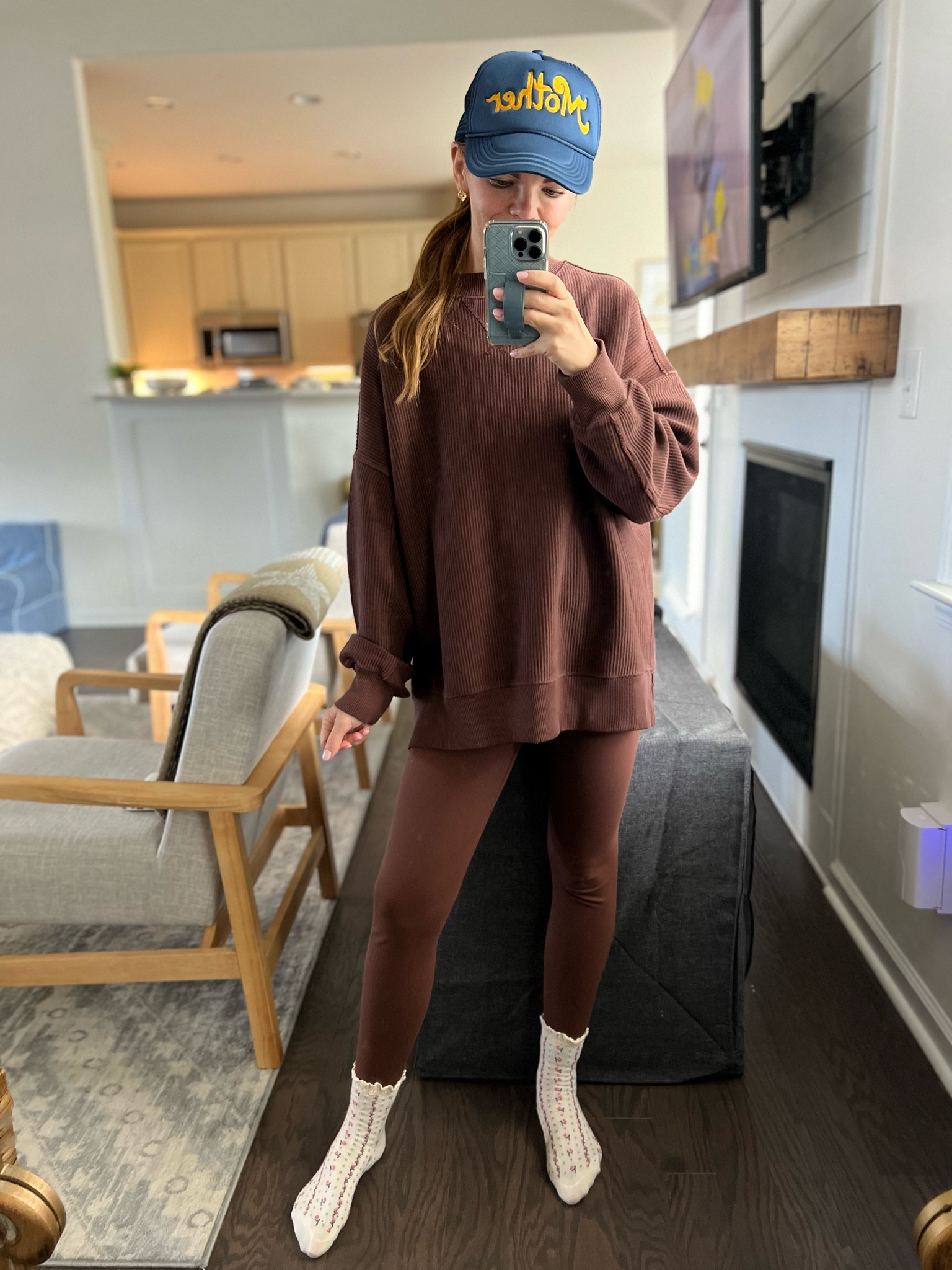The coziest fall Fit! Loving this corded crew and hat that I just got in! Crew runs big this is a small! Leggings TTS I’m in a small! 



#LTKSeasonal #LTKFallSale #LTKActive