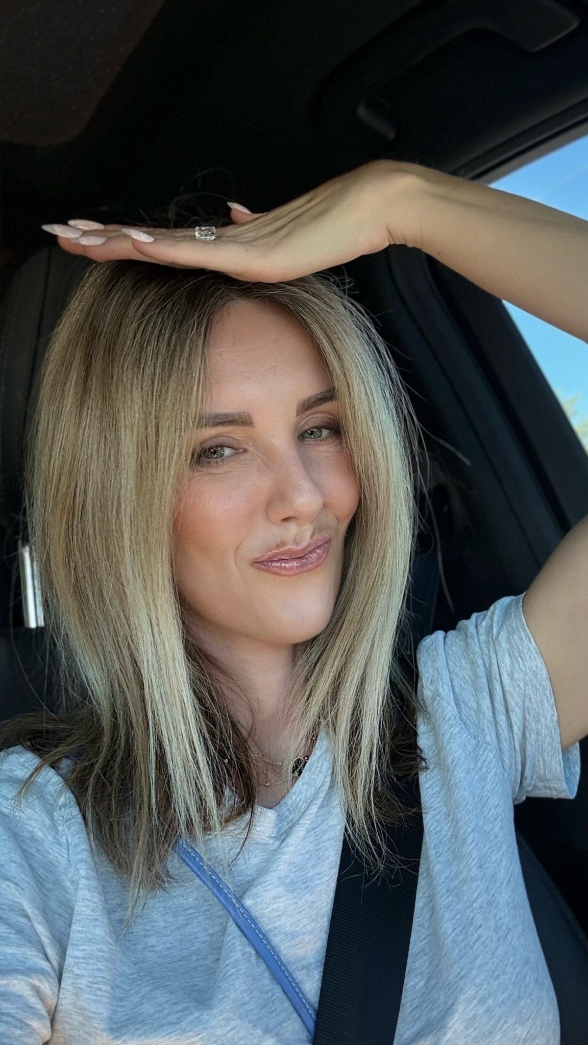 I need to film an updated make up routine because I felt so pretty today after doing my make up with @Merit .
Merit has the best cream blush that doesn’t sit weird on mature skin 🙌 This mama over 40 has tried every “dewy” formula that turns patchy by noon — Merit’s cheek balm and bronzer stick actually blend into skin instead of sitting on top of it.

My everyday routine: bronzer stick for warmth, cheek balm for that your-skin-but-better flush, and the perfecting complexion stick to even everything out without looking cakey. Takes 5 minutes, looks like nothing, which is exactly the point after 40.

#meritbeauty #creamblush #matureskinmakeup #over40skincare #cleanbeauty #everydaymakeup