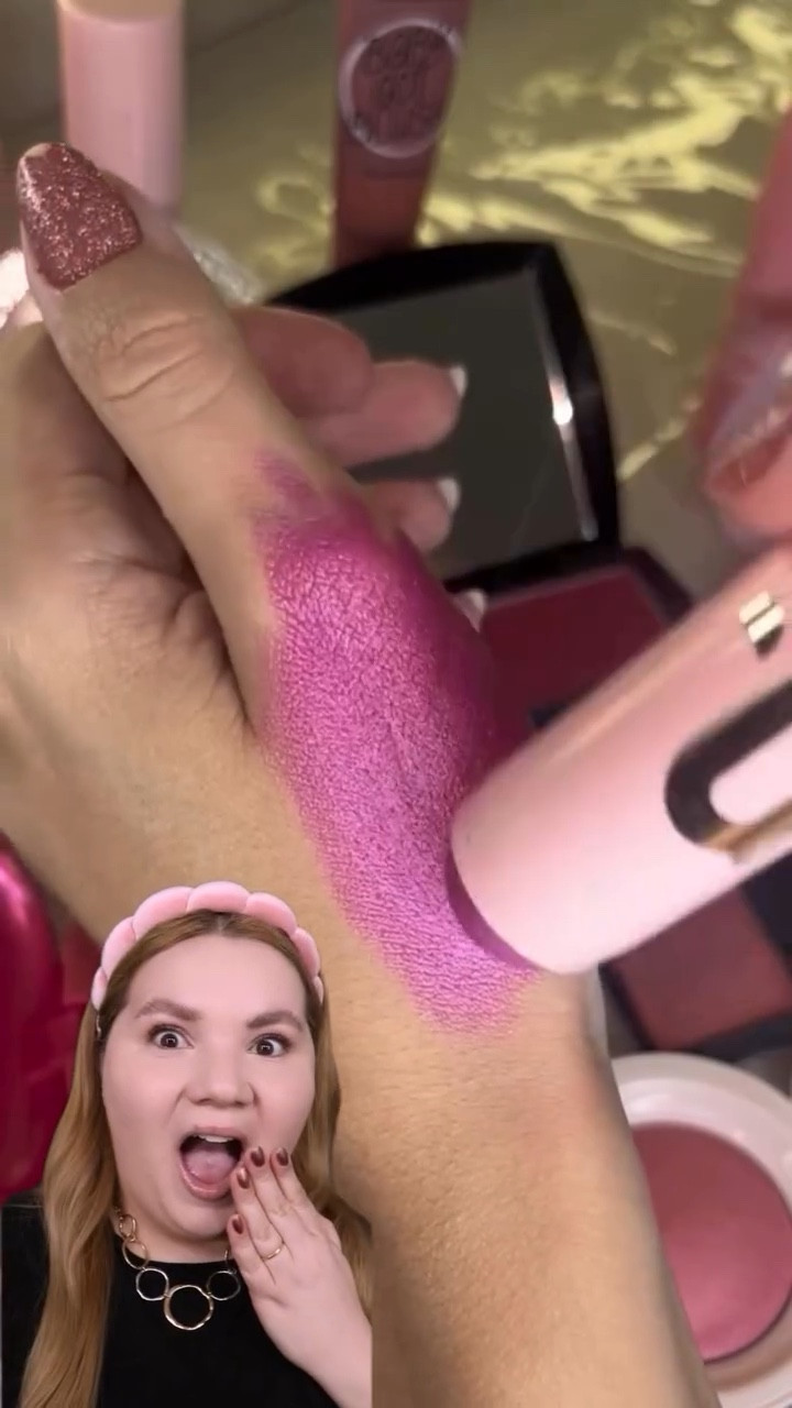 Eu achava que já tinha meus blushes favoritos definidos… até testar o Soft Grape da @ninamkup 😭💜 Inclusive tenho usado ele nas últimas semanas e todo mundo sempre me pergunta qual blush que estou usando 🥹 

#LTKbrasil #LTKwinter #LTKbeleza