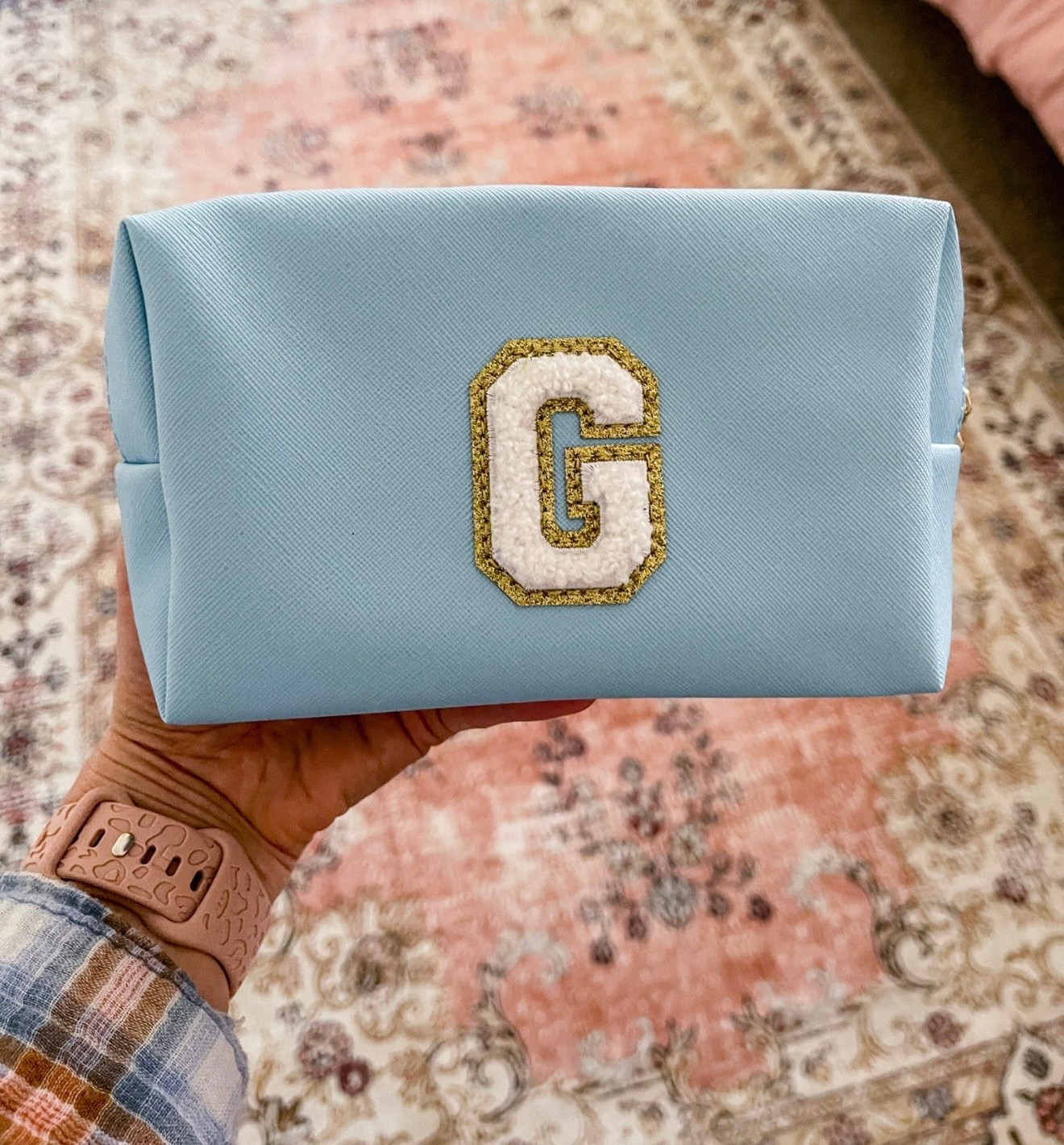 Personalized Initial Preppy Patch Makeup Bag from Amazon. Only $7.88. This would make a fantastic gift for a teenage girl. You can even add some beauty products to it! 





PU Chenille Letter Travel Cosmetic Pouch with Zipper,Blue Cute Toiletry Bag,Gift Ideal for Teen Girls Women Teacher Bridesmaid, travel makeup bag, travel cosmetic bag, initial makeup bag
#LTKItBag#LTKTravel 


#LTKU #LTKGiftGuide #LTKSeasonal #LTKHoliday #LTKStyleTip #LTKFindsUnder50

#LTKCyberWeek