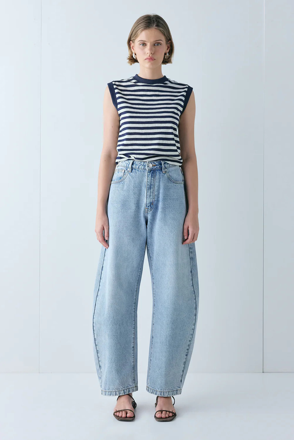 Sami Barrel Denim Jeans Washed Blue | VRG Grl