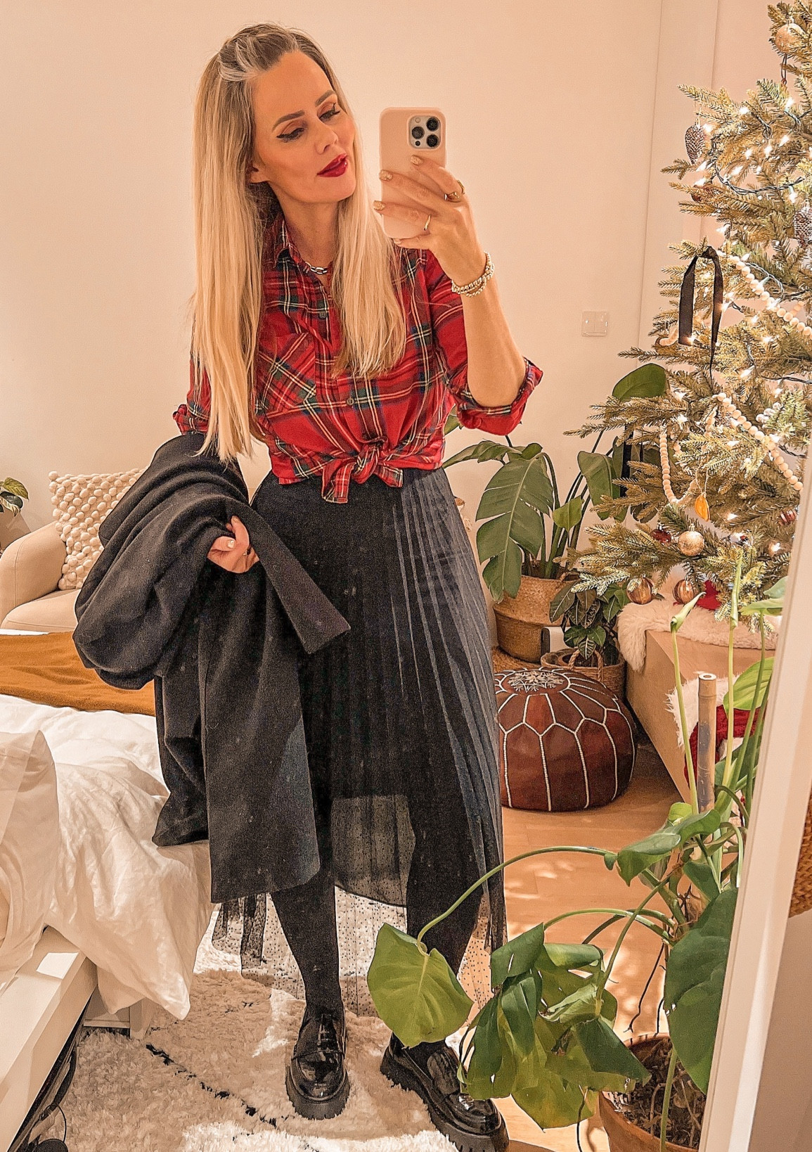 
Holiday Traditions ❤️  Haven’t been home for the holidays in quite some time. Had me reflecting on many of the traditions in our home growing up.

❄️ Trimming the tree together
❄️ Placing the advent wreath on the formal dining room table
❄️ Baking holiday cookies
❄️ Making crafts
❄️ Roger Whittaker Holiday Album on repeat
❄️ Sponsoring a family for the holidays 
❄️ Opening up one gift on Christmas Eve

Seems that each an every family has their own holiday traditions which are all quite beautiful. My mom has a way of making Christmas feel like PURE magic. 

Today #ootd Black skirt + red flannel = instant holiday outfit. 🎅 ❄️ ⛄️ 




#LTKHoliday #LTKunder50 #LTKSeasonal