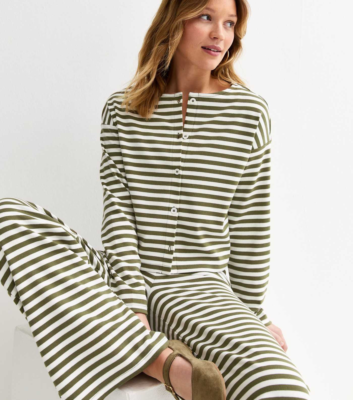 Green Relaxed Striped Wide Leg Trousers | New Look | New Look (UK)