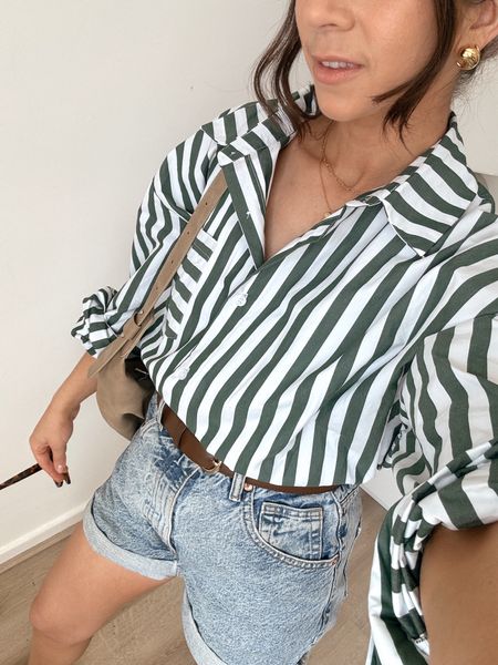 Everyday summer outfit look

Striped shirt - 4th and reckless 

Shorts are Zara mom shorts but I’ll link similar below 

Sandals are Amazon 

Belt is H&M 
Jewellery is Monica Vinader 
Bag is PLT

Everyday outfit, mum outfit, mum style, shirt, denim shorts, summer outfit, sandals, petite fashion 



#LTKSeasonal #LTKfindsunder50 #LTKeurope