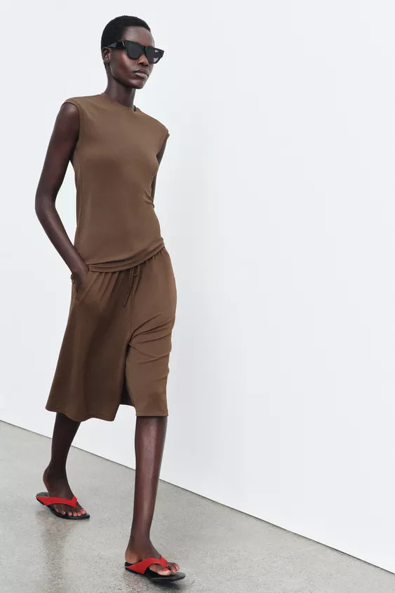 ASYMMETRIC SLEEVELESS T-SHIRT | Zara US