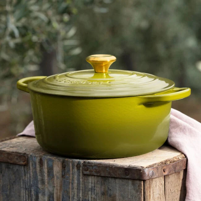 Signature Round Dutch Oven | Le Creuset
