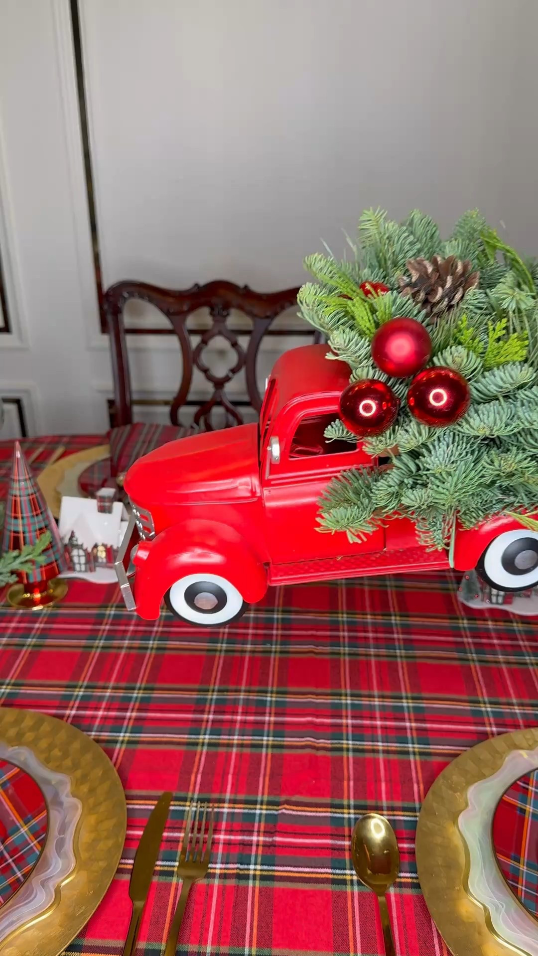 Wow your guests this Christmas with a one-of-a-kind table centerpieces. I love these centerpieces from @lynchcreekfarm Both of these centerpieces bring a nostalgic cheer to the room.

I love the fresh pine smell! Which one is your favorite? 

Check @lynchcreekfarm amazing Christmas wreaths, garlands, centerpieces and holiday gifts! 

link in my bio! 

#christmasnoatalgia #christmastablesetting #chriatmastable


#LTKHoliday #LTKSeasonal #LTKHome