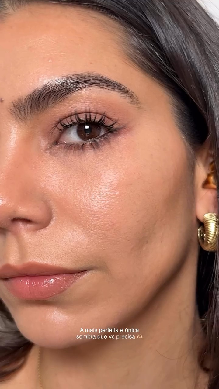 A sombra mais viral aqui na gringa que você não sabia que precisava 🇺🇸✨
Usei só ela… e olha esse resultado 👀

@armanibeauty 22 M
Ela esfuma fácil, dura o dia inteiro e deixa um efeito chique sem esforço.

Se você ama maquiagem prática e elegante, essa é uma daquelas que vale cada centavo.

Você usaria essa sombra sozinha também?

👉 Me segue para mais testes reais de maquiagem e produtos virais aqui dos EUA

#eyetint #dicasdemaquiagem #makefacil #maquiagemdodia #makeup LinkLTK