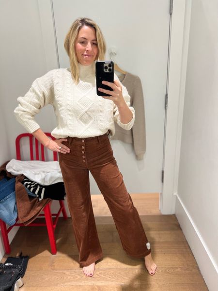 40% off Friends & Family at Gap! 

These brown wide-leg cords with the gold buttons are so good on. Material has a bit of stretch which helps with the fit. We like a chunky sweater tucked in, a tissue turtleneck or a white tee. TTS.



Brown cords
Cream sweater
Fall outfit
Thanksgiving outfit
Family pictures 

#LTKsalealert #LTKSeasonal #LTKover40