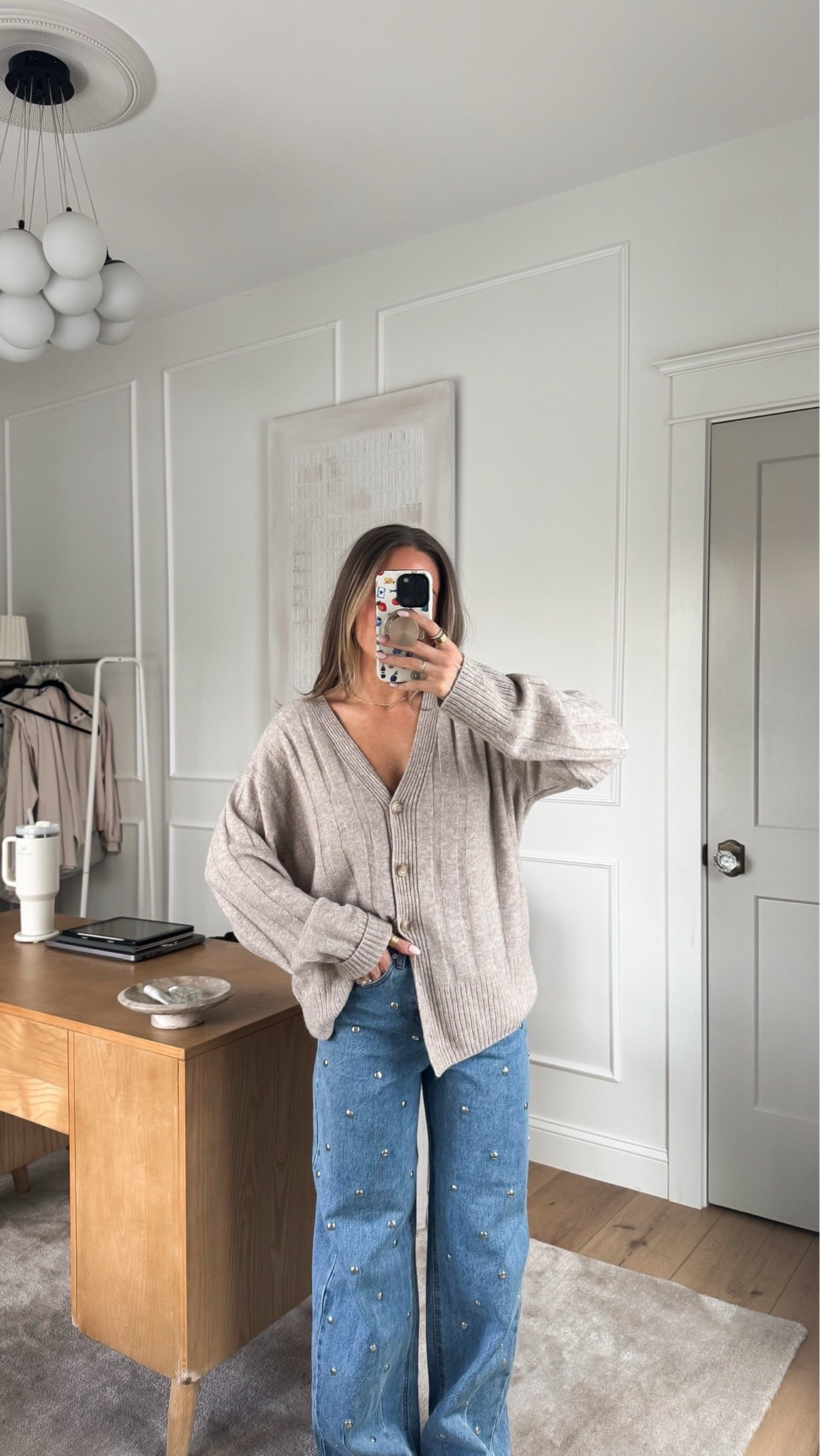 Low-key obsessed with this combo lately cozy knit + relaxed jeans just works ☺️🤎

cardigan 
Office attire 
Denim   

 

#LTKootd #LTKSeasonal #LTKFindsUnder100