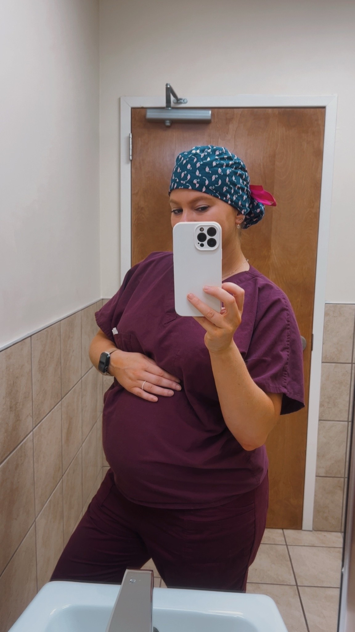 New spot, new look🥰🩺🩷

#LTKWorkwear #LTKdayinmylife #LTKmomlife