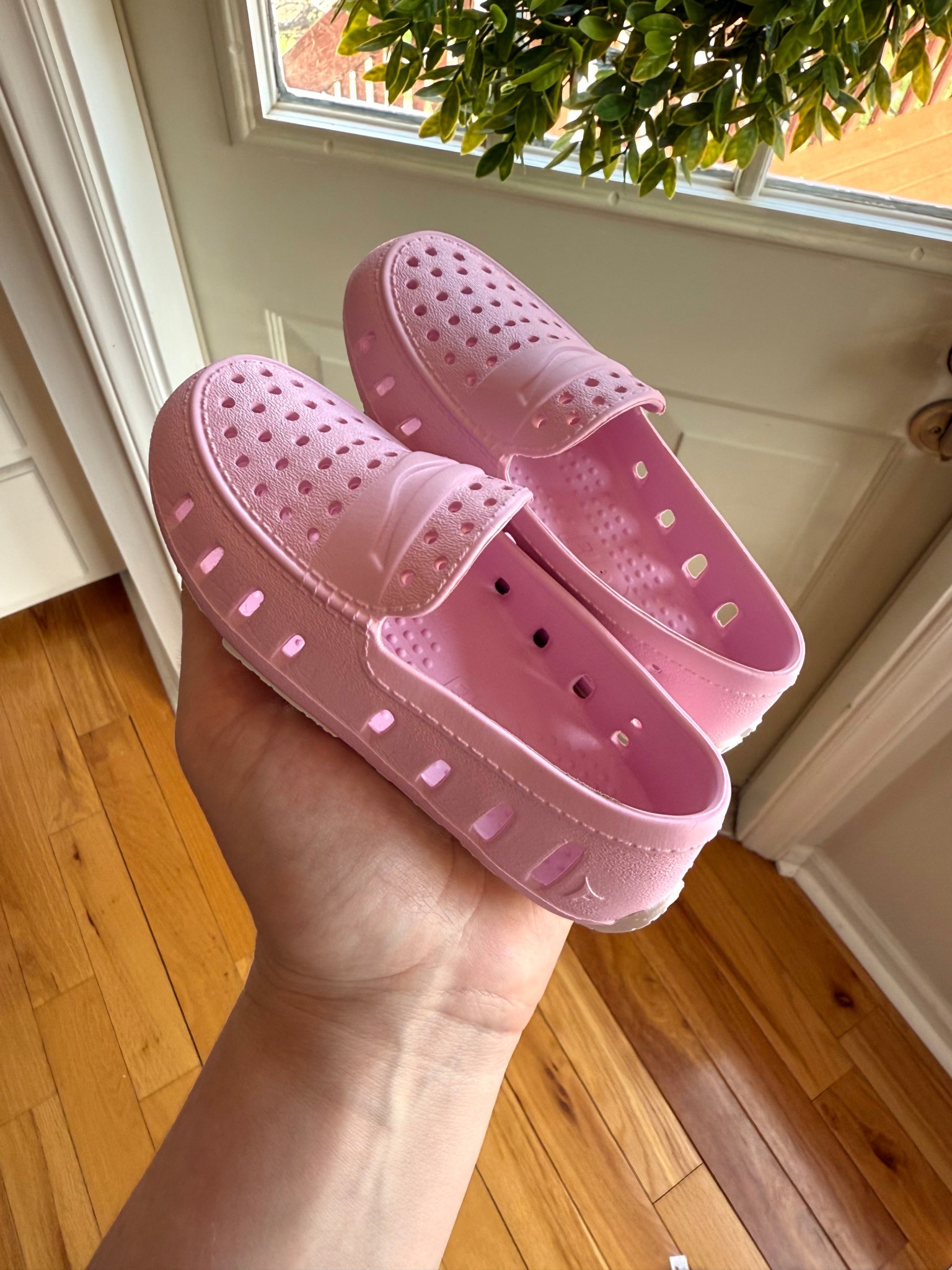 The sweetest summer shoes for kids and adults!


#LTKKids #LTKBaby #LTKFamily