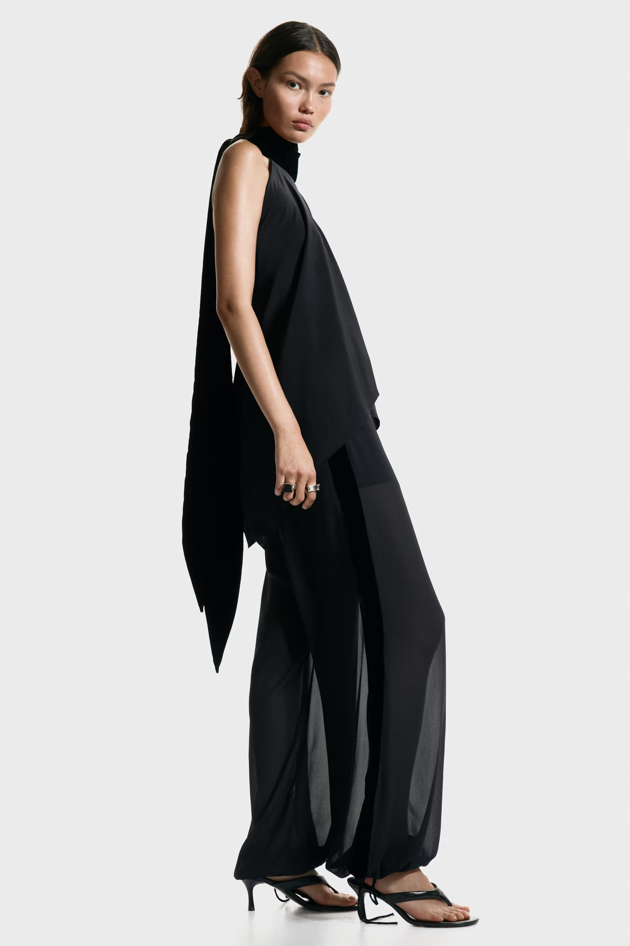 Chiffon trousers | H&M (UK, MY, IN, SG, PH, TW, HK)