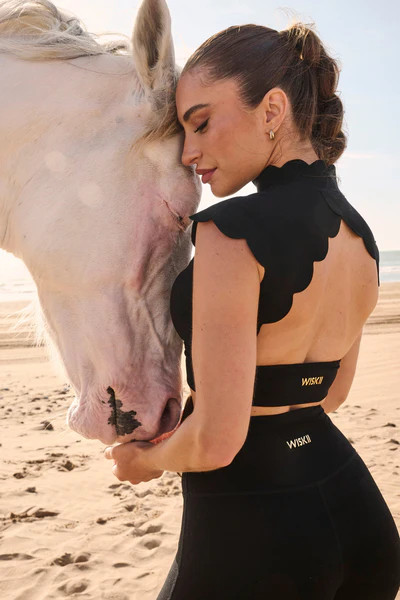 Scallop Cutout Mock Neck Bra | WISKIIACTIVE