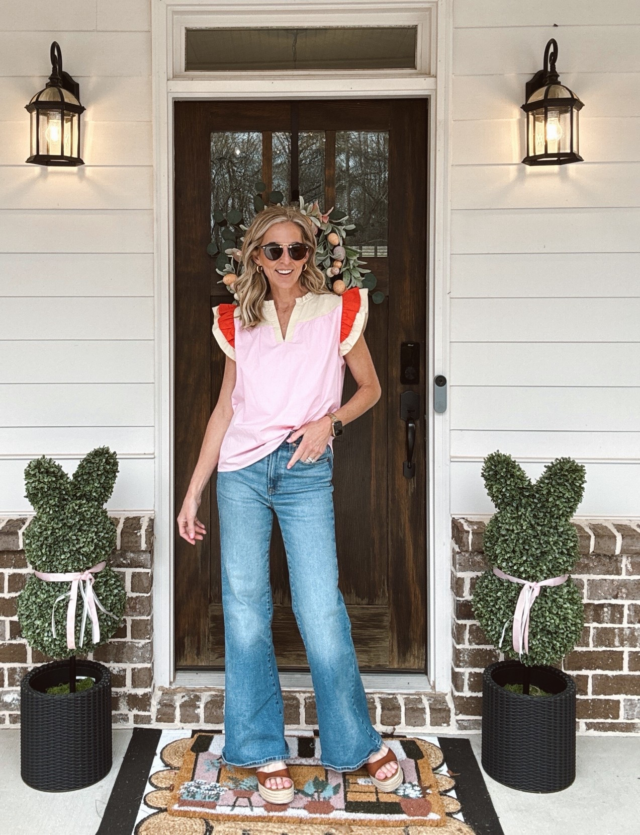 Under $20women’s peplum button down shirt… Look alike for less!! Paired with my go to denim jeans.  Size small in the top 25 in the jeans. 