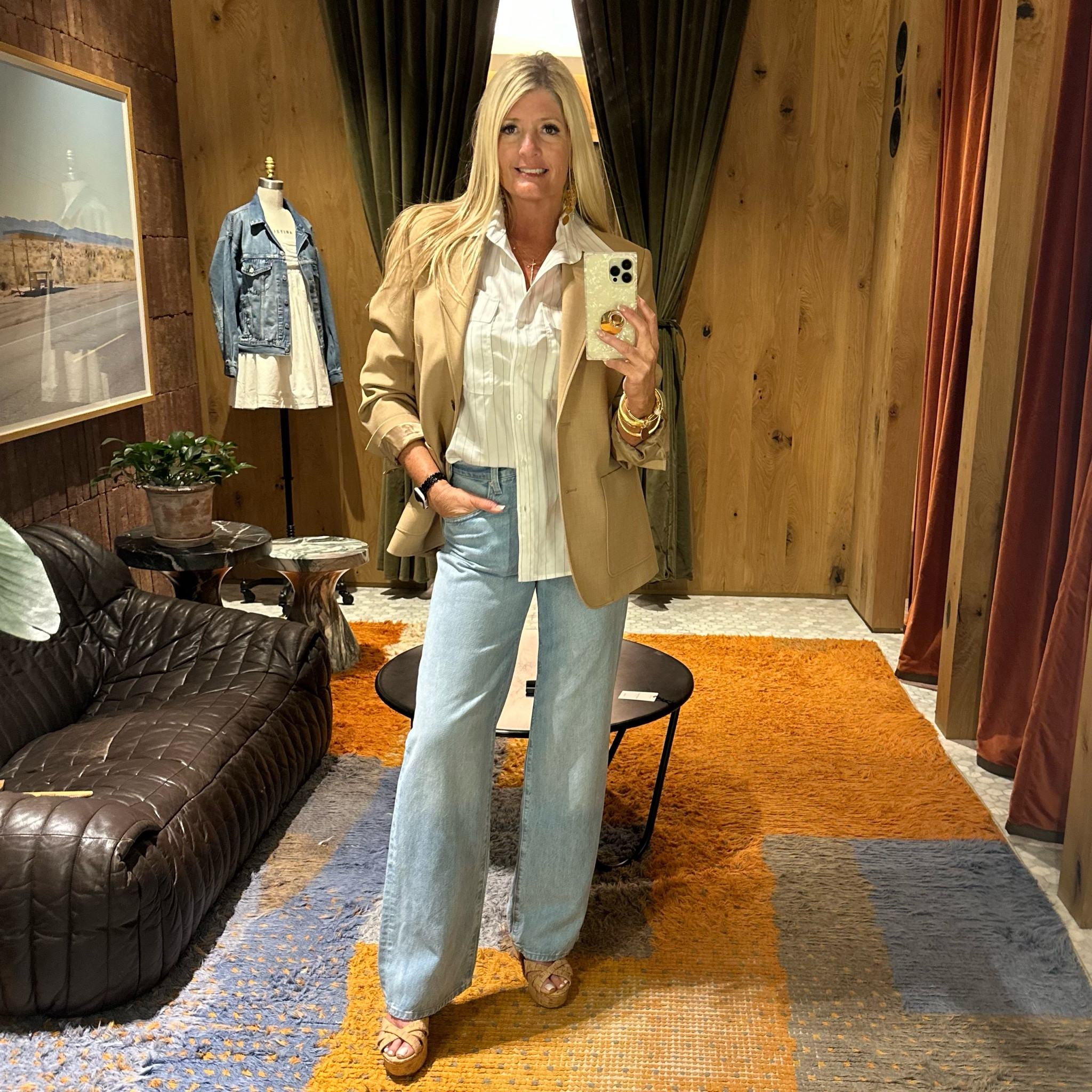 Leslie is wearing a Medium in the Blazer and Shirt. Her jeans are a size 29  

#LTKVideo #LTKover40