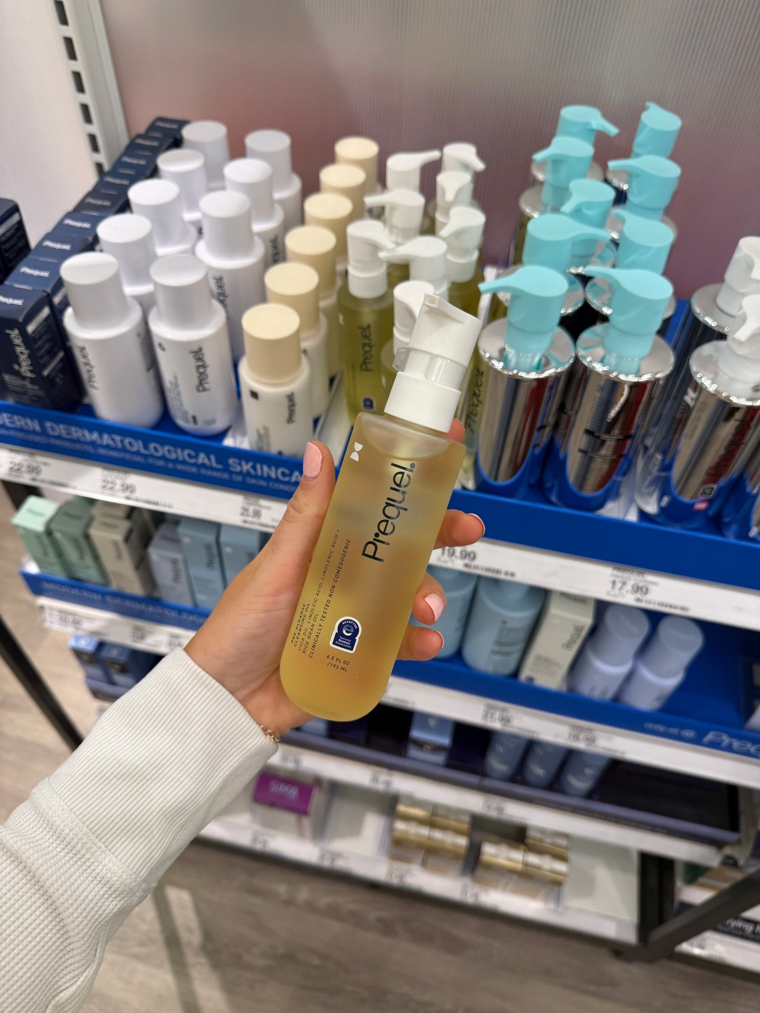 I’m OBSESSED with this cleansing oil and cannot get enough!! 🤩 