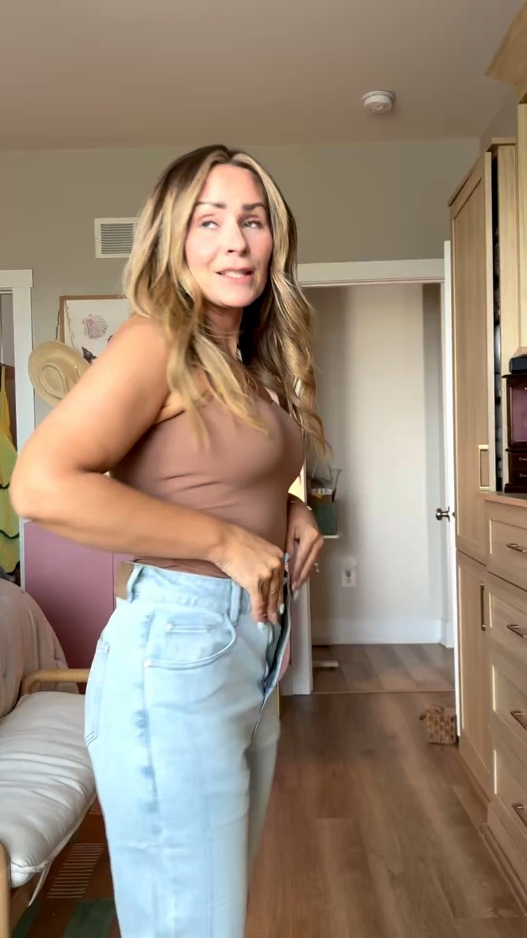 We are constantly:
✔️ sitting on the floor
✔️ bending down
✔️ picking up 47 tiny things all day

So if my jeans don’t stretch?? immediate no.

These actually pass the sit test 🙌
Like I can move, sit, bend, live my life… and still feel put together.

PLUS they’re petite-friendly and come in multiple washes (which is dangerous because now I want them all).

Tell me — light wash or dark?? 👇
#amazonfinds #denimstyle #momstyle #everydayoutfits #petitefashion