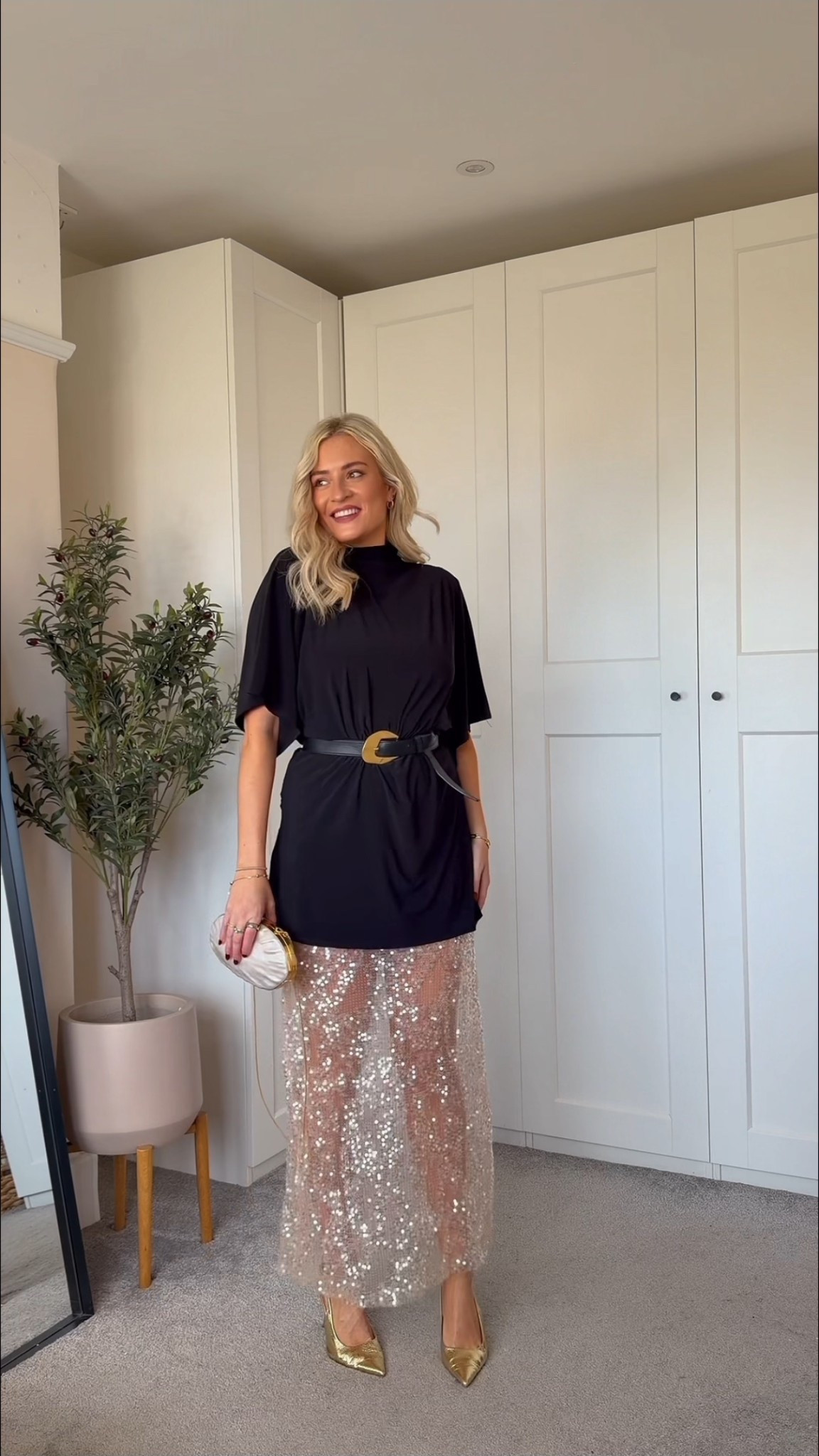 2 in 1 oversized t shirt and sequin dress - perfect comfy girl Christmas outfit! 

Festive outfit, sequin skirt, sequin dress 

#LTKuk #LTKautumn #LTKpartywear