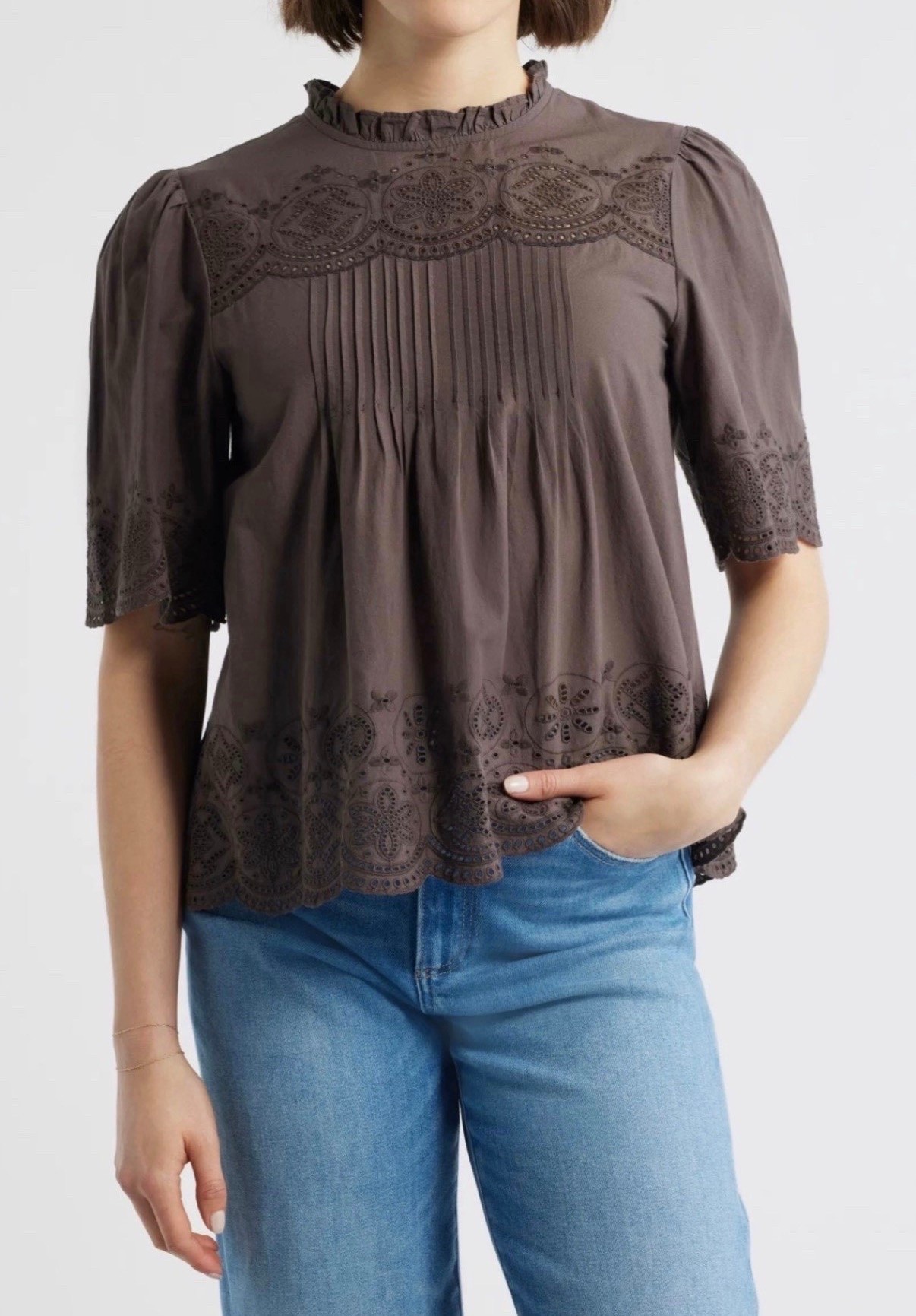 Styling white jeans 
Spring outfit 
Vacation outfit 
Brown sandals
Tortoise shell glasses

#LTKSeasonal #LTKdayinmylife