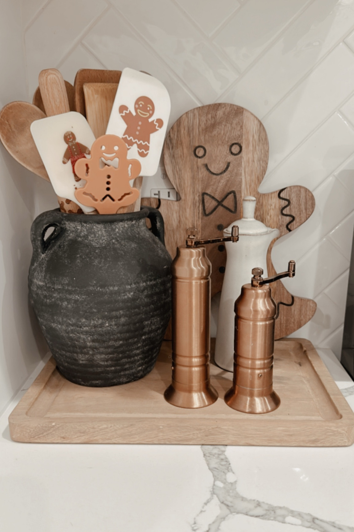 Christmas Kitchen countertops 🤎

#LTKHome #LTKSeasonal #LTKHoliday