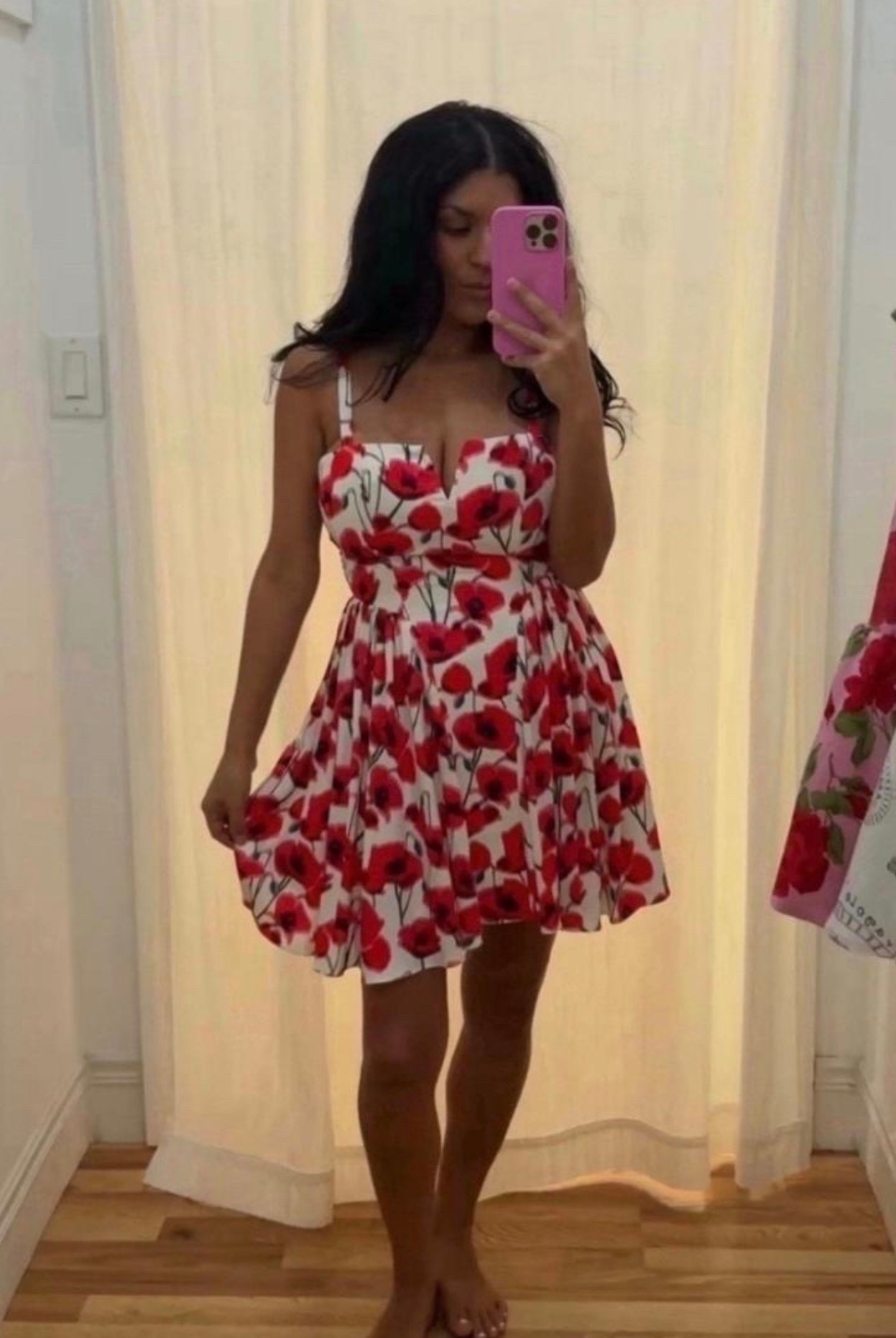 This floral mini dress is such a statement piece with its vibrant red print and flattering fit. Perfect for brunch dates, vacations, or any occasion where you want to feel effortlessly feminine. ❤️🌺

#FloralDress #RedDress #FeminineStyle #DateNightOutfit #BrunchStyle #VacationStyle #SummerDress #ChicFashion #DressInspiration #StyleInspo

#LTKdayinmylife #LTKootd #LTKstorytime