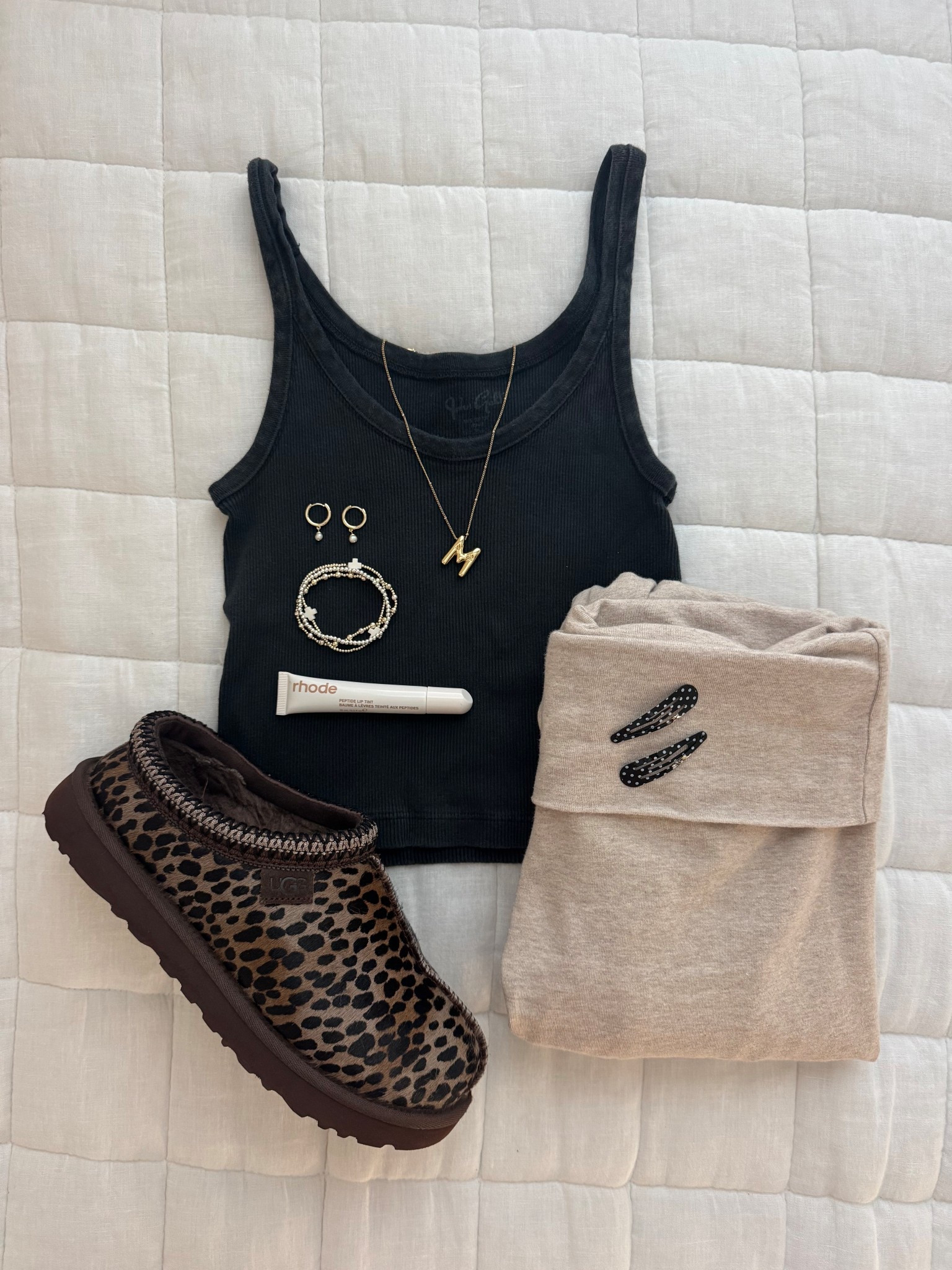 cute leopard ugg outfit - pants color is sold out so added similar! 

#LTKootd #LTKFindsUnder50 #LTKGiftGuide