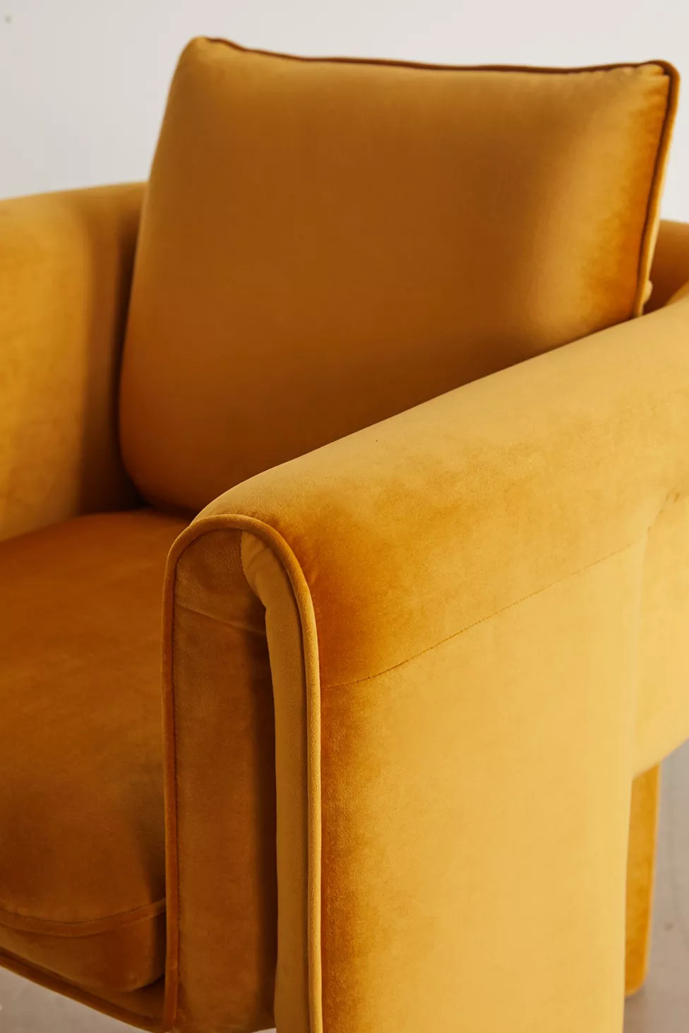 Floria Velvet Chair | Urban Outfitters (US and RoW)