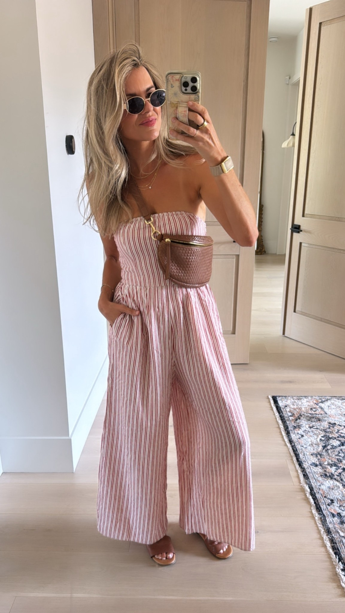 Today’s outfit. I’m wearing a size small and the jumper and then this is my absolute favorite bag. ￼