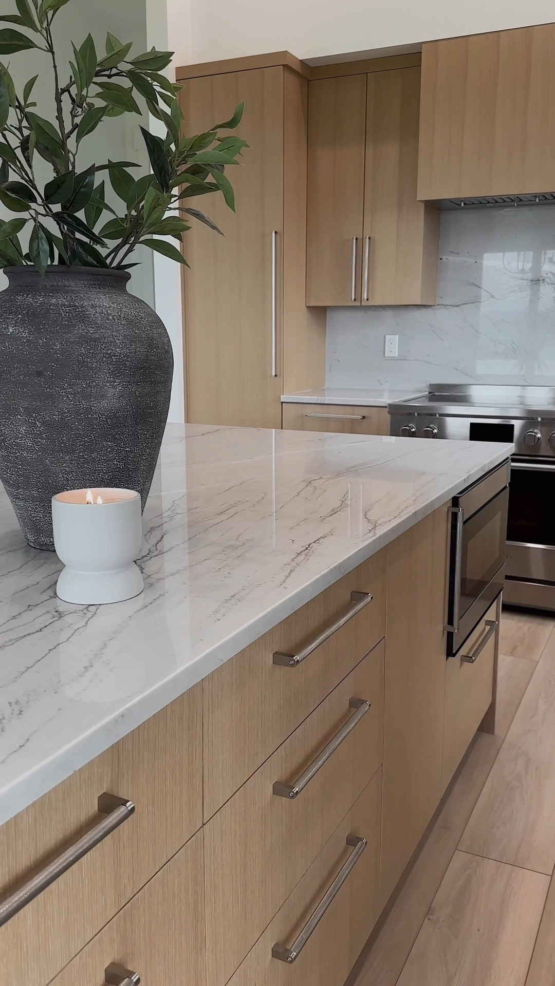 Definitely 🤌🏼 … We used @rubiomonocoatusa Oil Plus 2C in the color “Natural” on this custom white oak kitchen. This hardwax oil gives the wood a durable surface with a beautiful matte finish.