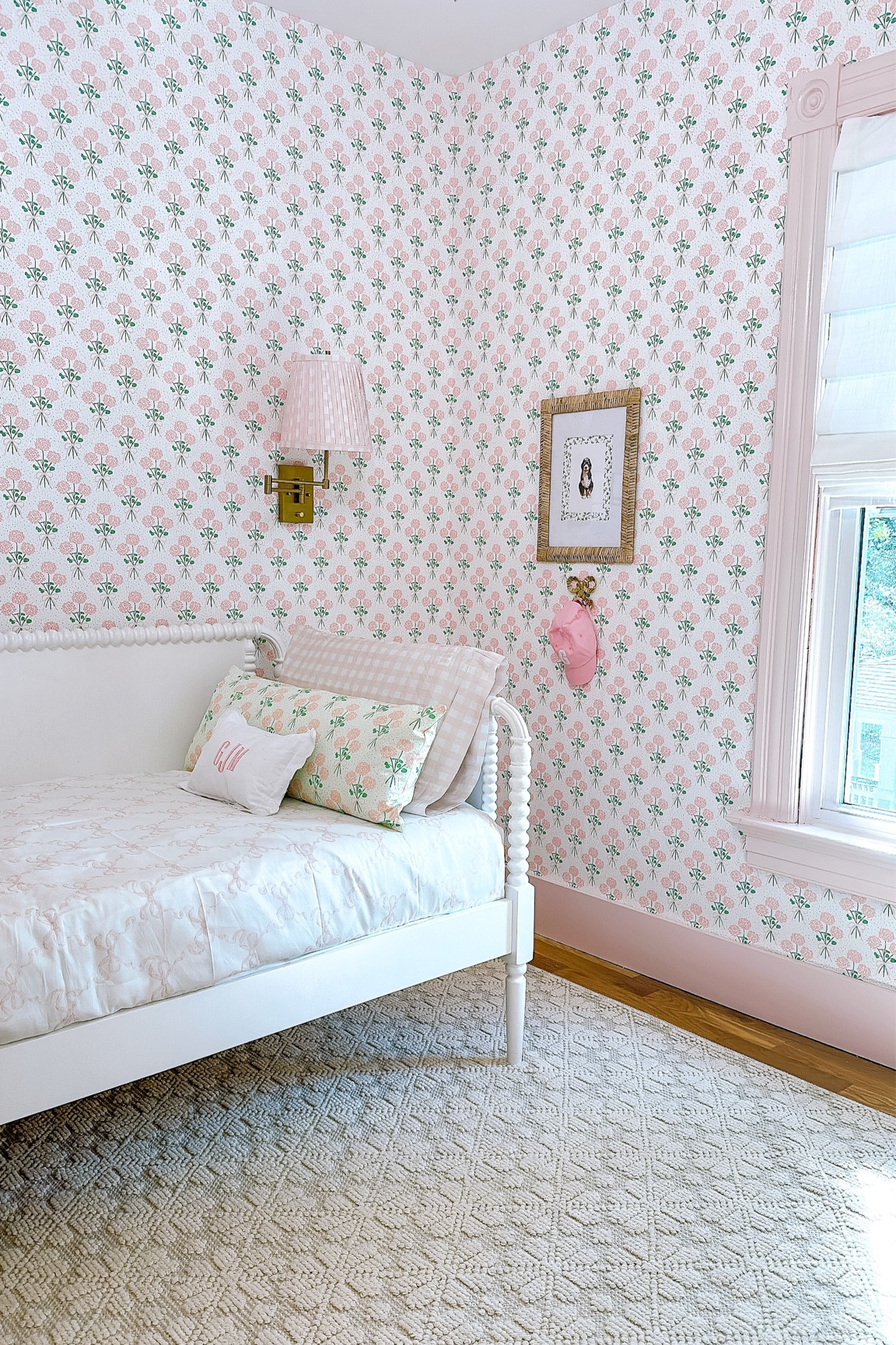 Goldies sweet little grand millennial bedroom is almost done and such a dream! More to come but wallpaper and daybed are both linked. 

#LTKkids #LTKfamily #LTKhome
