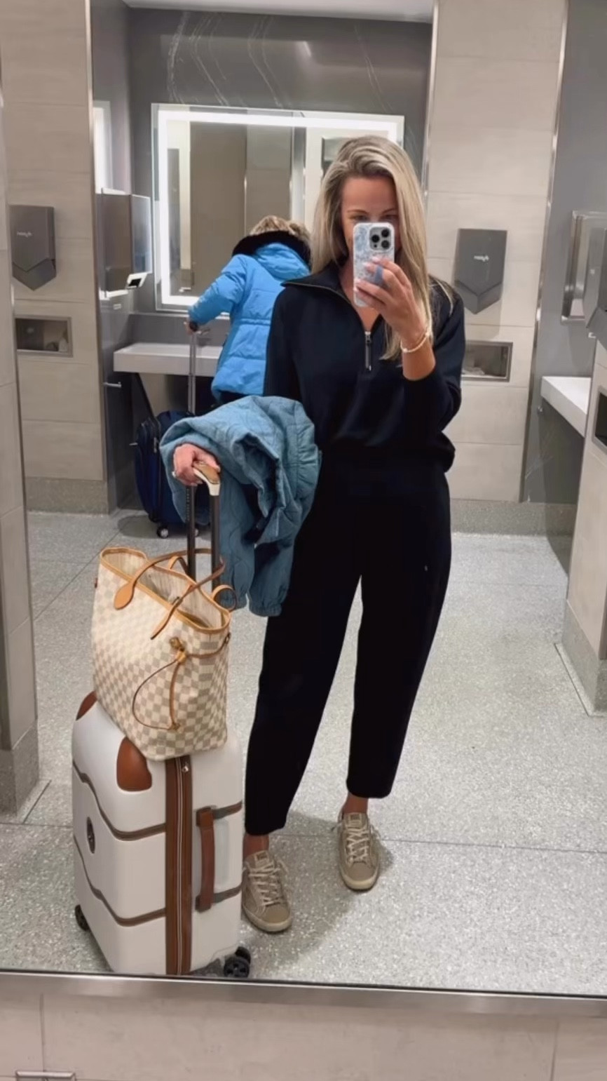 Spanx air essential barrel pant 

#LTKActive #LTKTravel #LTKItBag