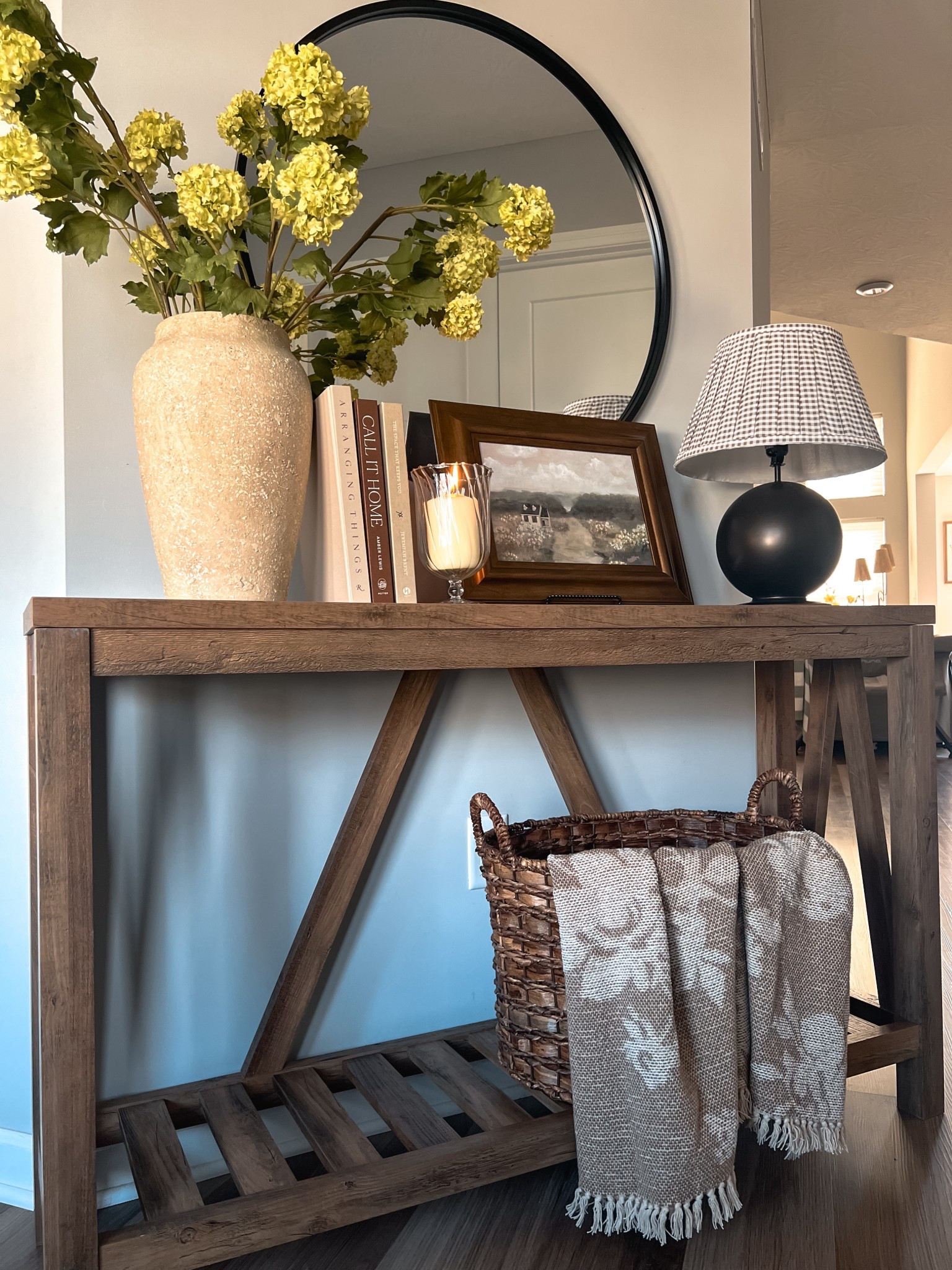 Spring has entered the entryway! It’s the green snowballs for me 🤌🏽

Spring Decor | Home Decor | Console Styling | Entryway | Vase Styling | Table Styling | Spring Florals | Faux Stems | Spring Throw Blanket | Coffee Table Books | Table Lamp | Amazon Finds | Target Finds

#LTKHome #LTKSeasonal