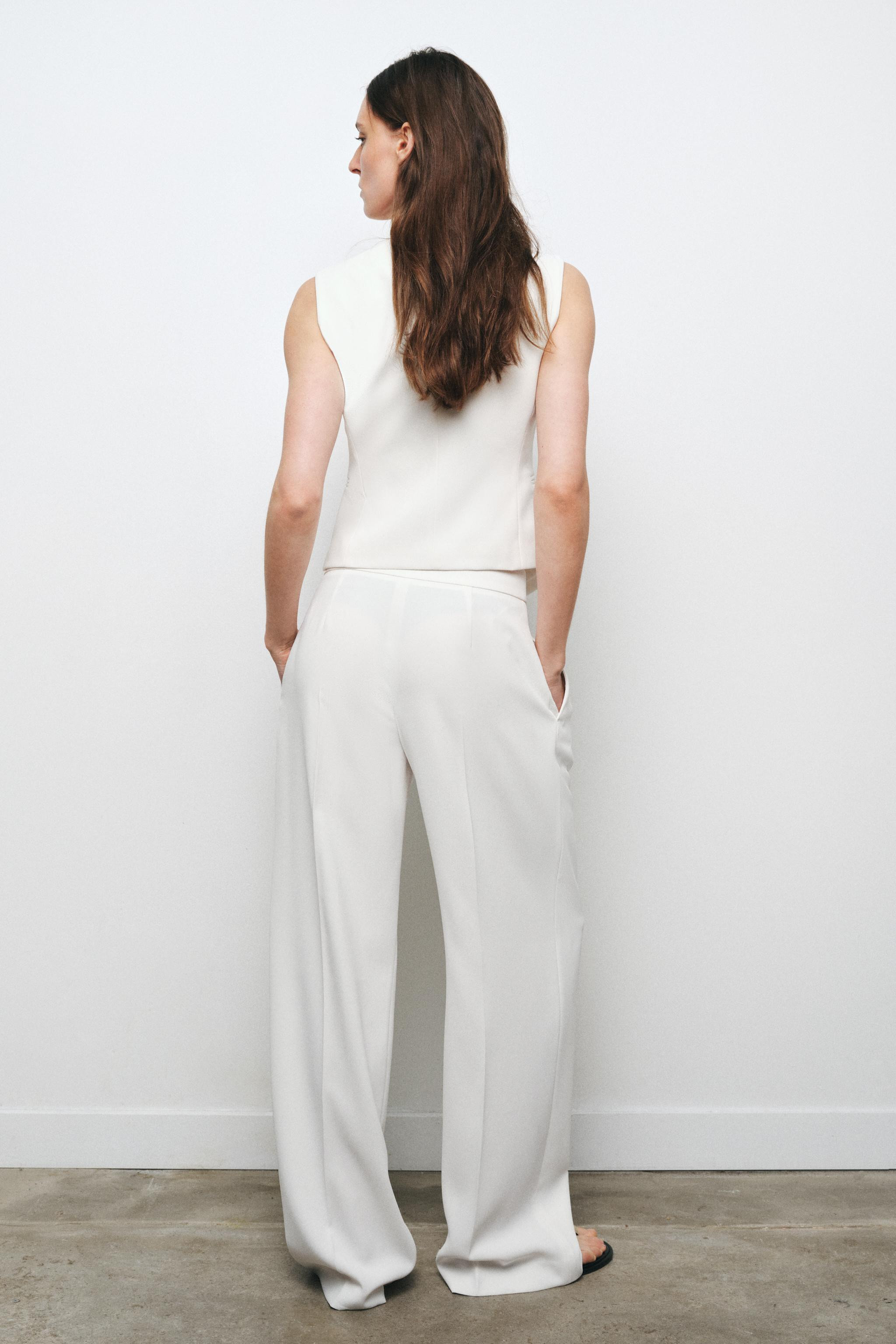 ZARA WOMAN COLLECTIONMid-waist trousers with belt loops. Side pockets. Dart detail on the front. ... | Zara UK