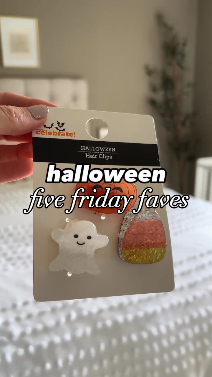 Halloween five Friday faves! Some of my fave Halloween buys so far this year!! 😍🎃🖤👻💀

•Halloween figure hair clips
•spooky checker print sweatshirt: this fits tts but I got a large to wear with leggings!
•halloween sleep shorts: these fit tts
•halloween sleep shirt: fits tts
•jack-o’-lantern slippers: fit tts!

#walmarthalloween #halloweenfinds #walmartfinds #halloweenn

#LTKSeasonal #LTKFindsUnder50 #LTKVideo