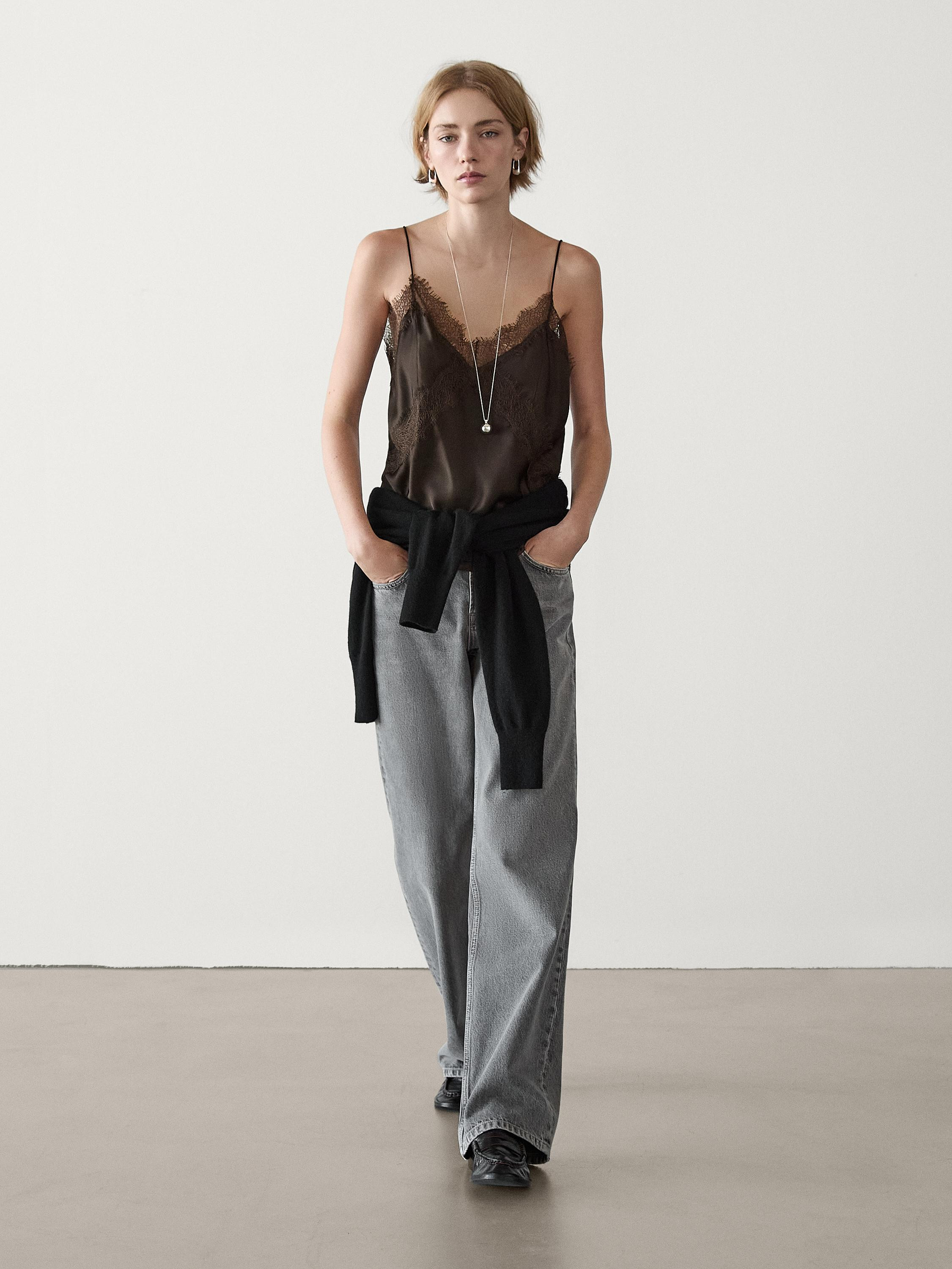 Top in Lingerie-Optik mit Trägern und Lace | Massimo Dutti DE