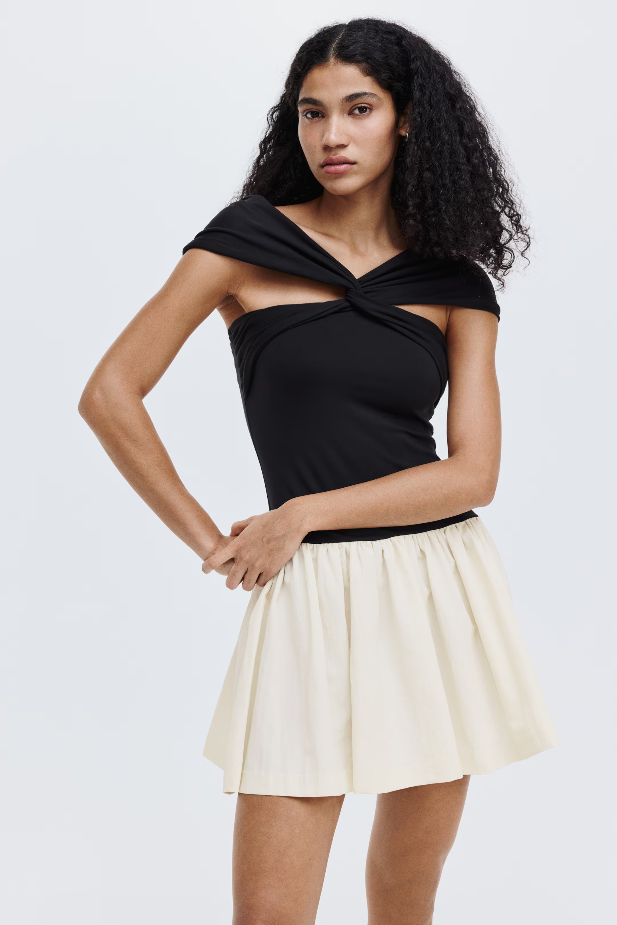 Off-the-shoulder dress | H&M (UK, MY, IN, SG, PH, TW, HK)