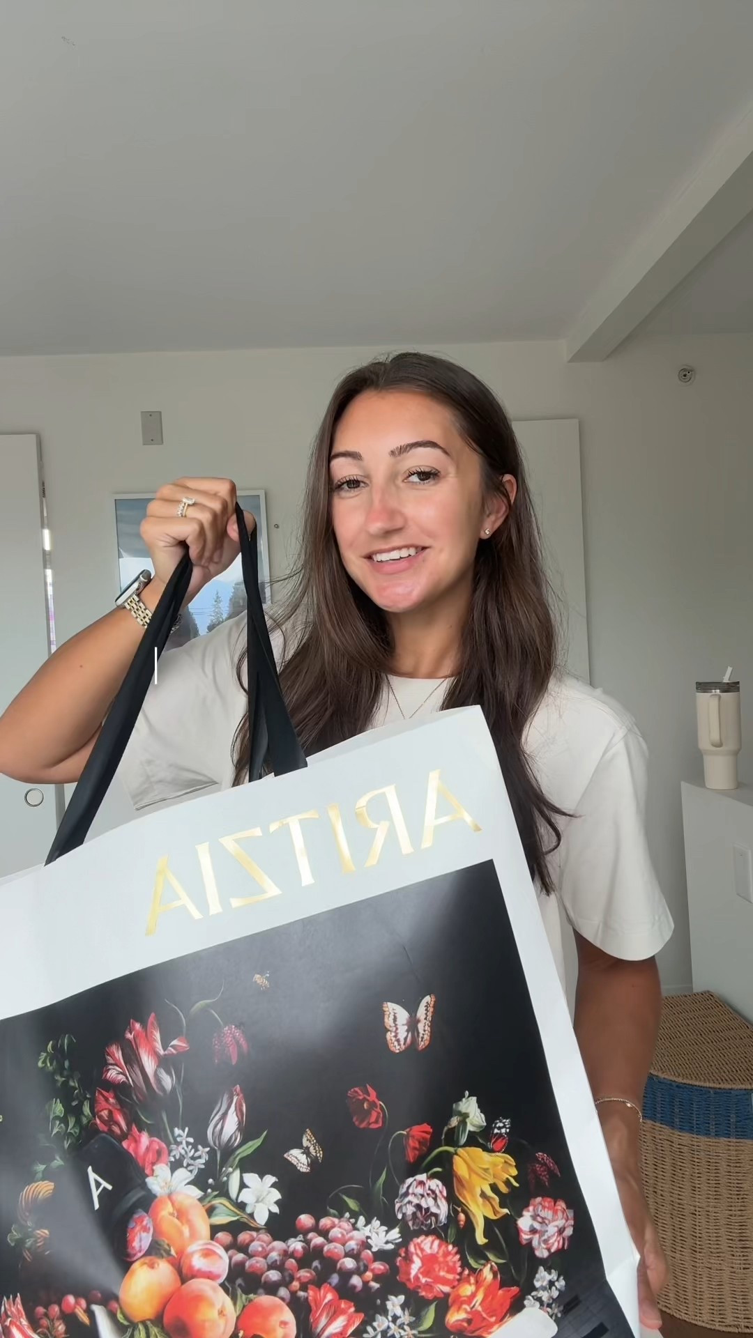 Turtleneck + hoodie XS
Blue sweater S
Jeans 25
Belt XS