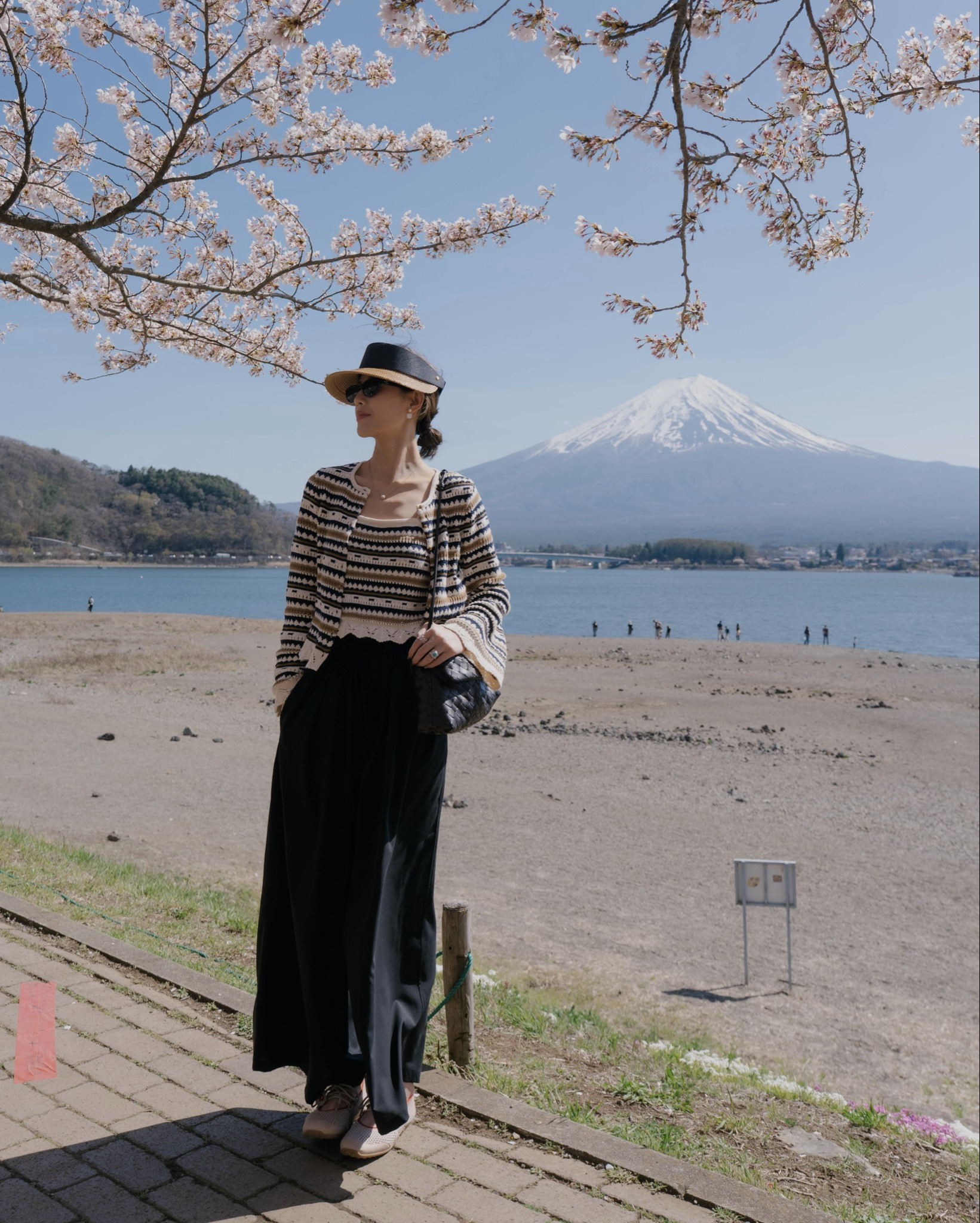caught between sakura and mt. fuji 🌸

Cardigon - size s
Cami - size xs
pants - size s
Shoes - us 8

#LTKasia #LTKpetite #LTKtravel